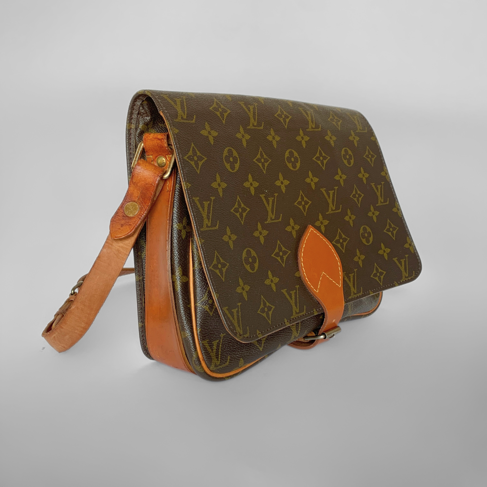 Louis Vuitton Louis Vuitton Cartouchi&egrave;re GM Monogram Canvas - Crossbody bags - Etoile Luxury Vintage