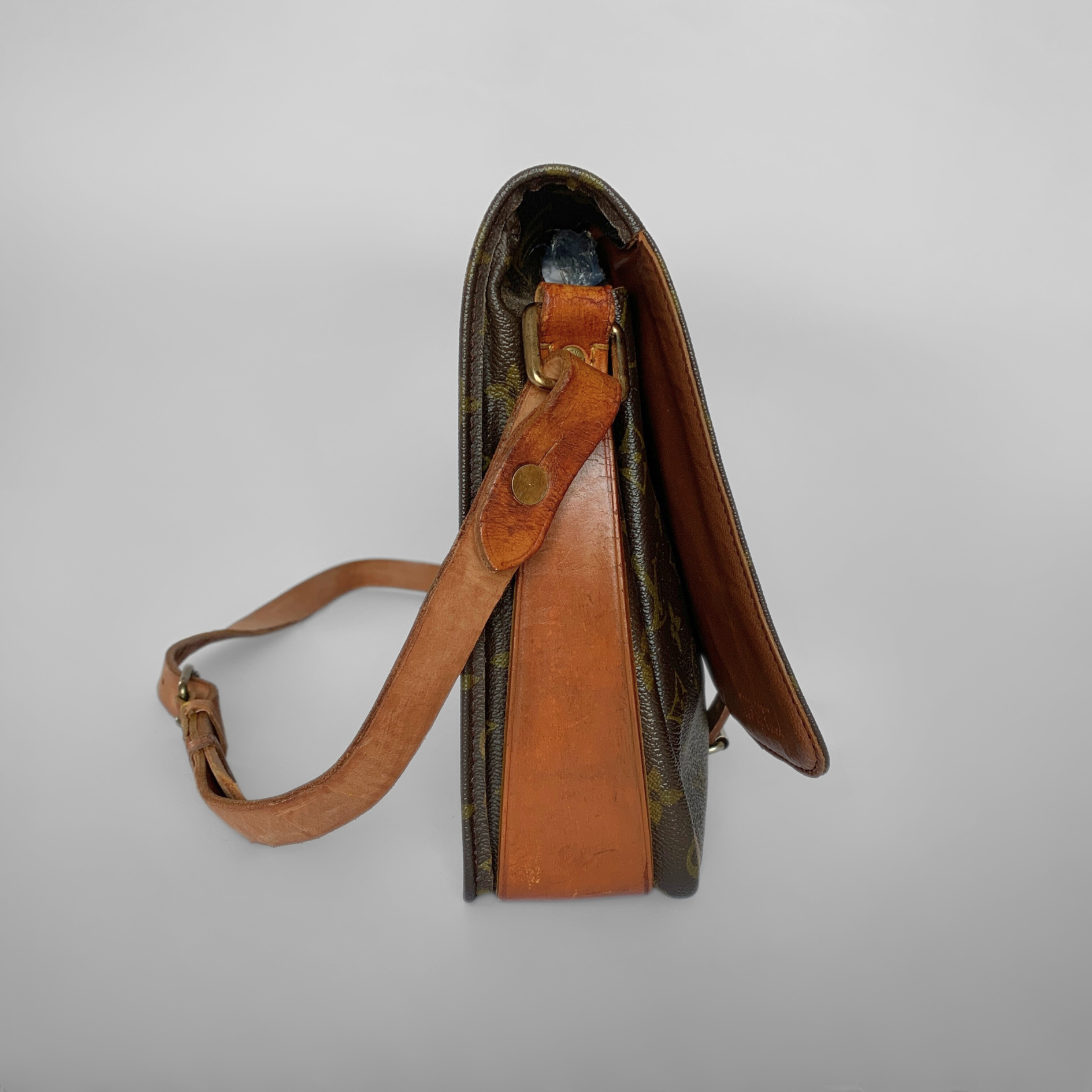 Louis Vuitton Louis Vuitton Cartouchi&egrave;re GM Monogram Canvas - Crossbody bags - Etoile Luxury Vintage