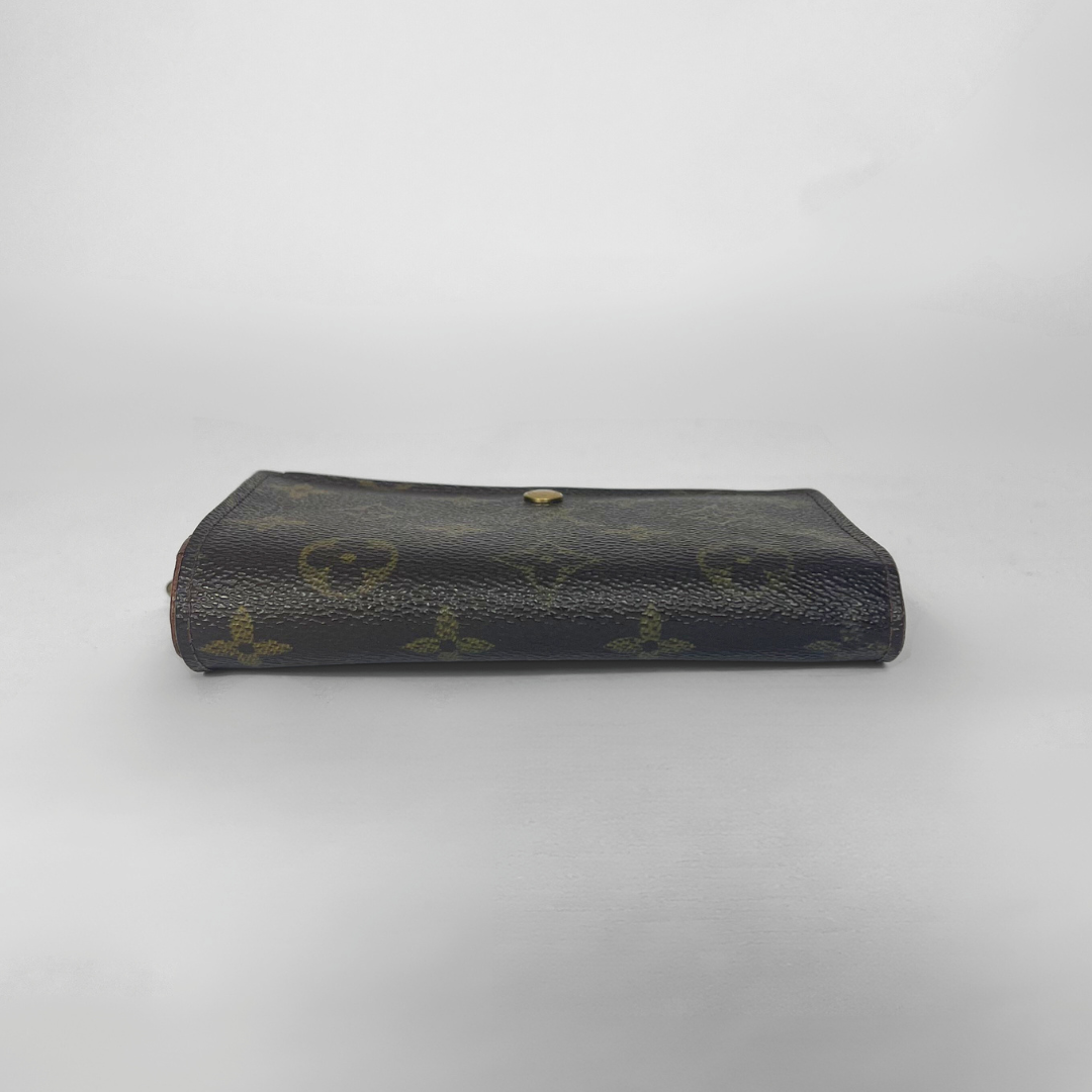 Louis Vuitton Medium Wallet