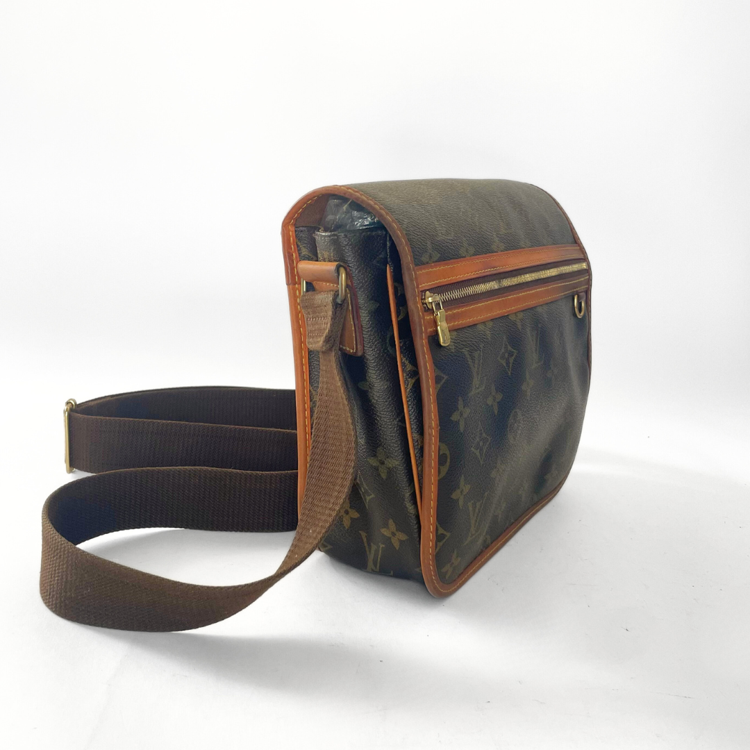 Louis Vuitton Louis Vuitton Bosphore Messenger in Monogram Canvas. - Crossbody bags - Etoile Luxury Vintage