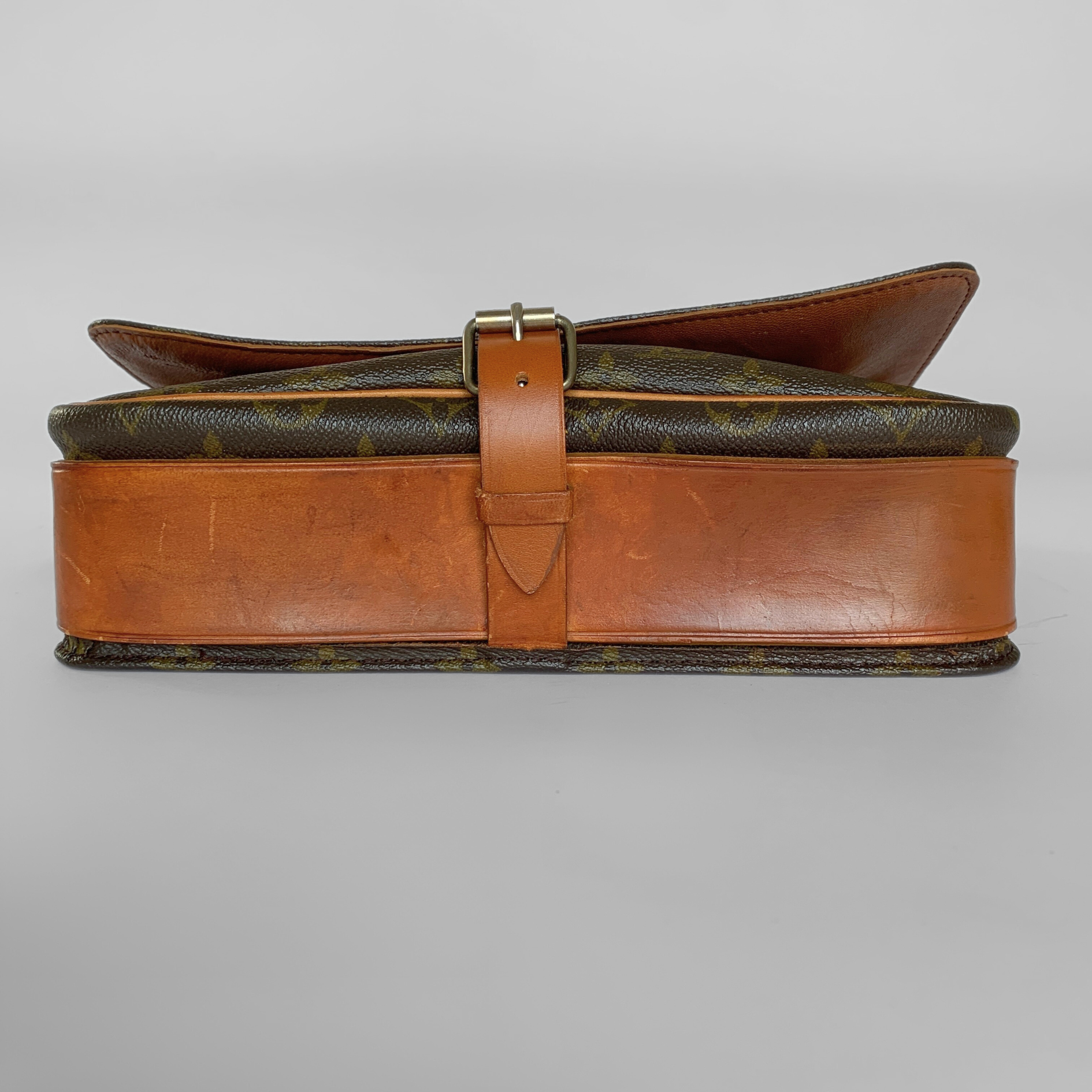 Louis Vuitton Louis Vuitton Cartouchi&egrave;re GM Monogram Canvas - Crossbody bags - Etoile Luxury Vintage