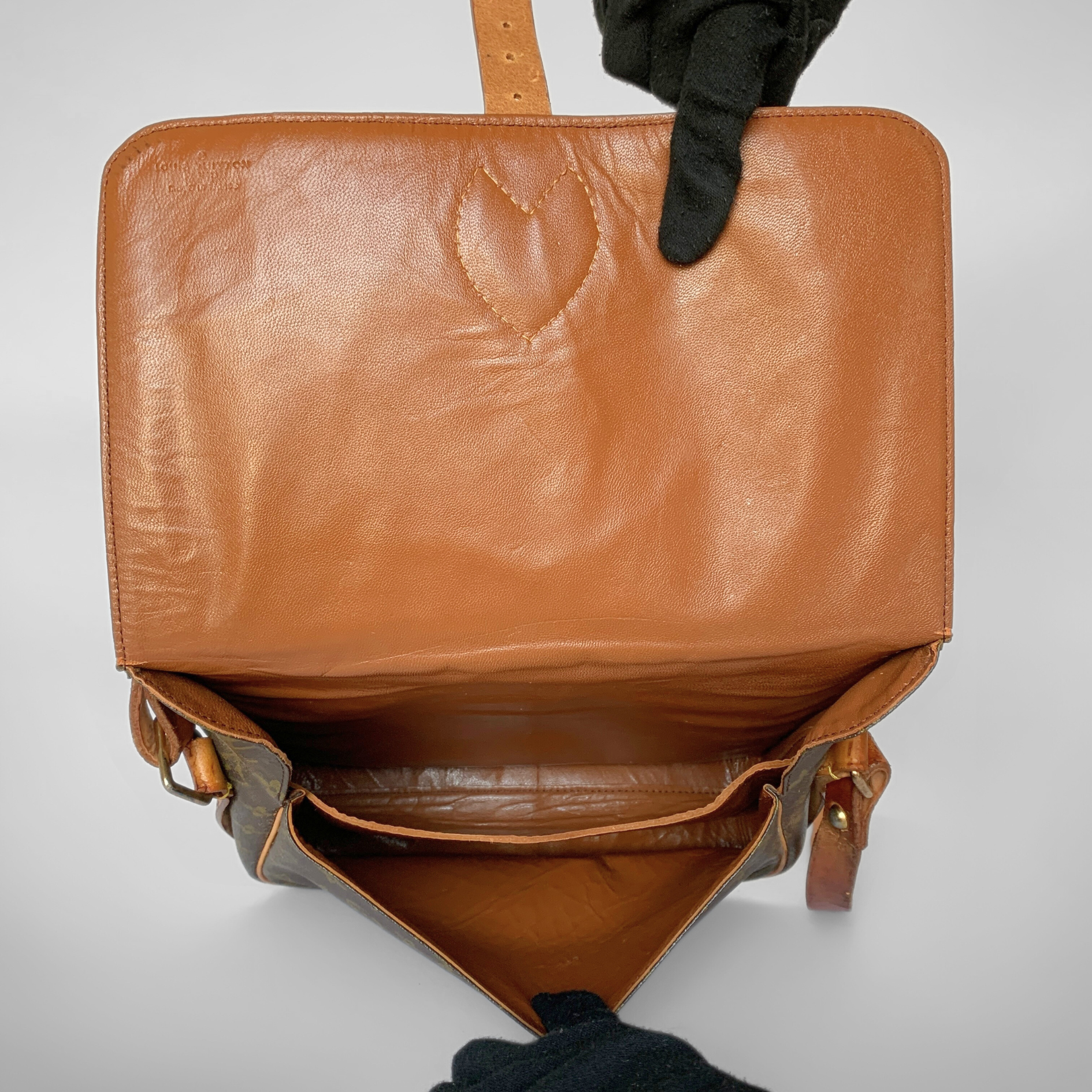 Louis Vuitton Louis Vuitton Cartouchi&egrave;re GM Monogram Canvas - Crossbody bags - Etoile Luxury Vintage