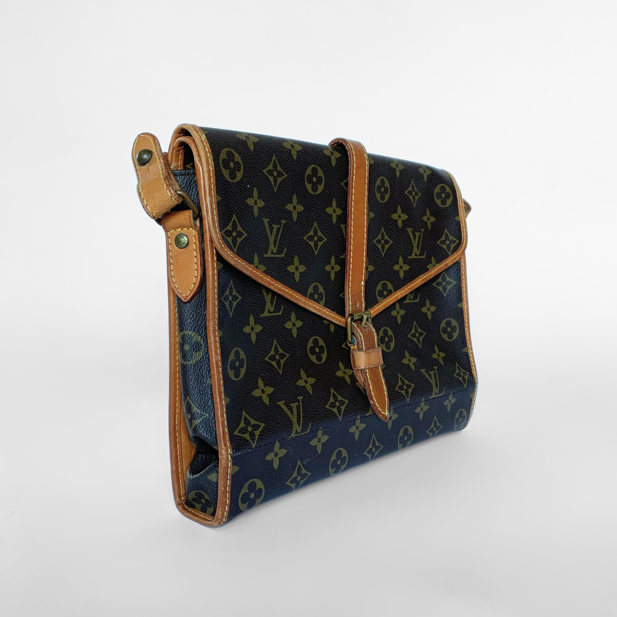 Louis Vuitton Louis Vuitton Vintage Saumur Monogram Canvas - Crossbody bags - Etoile Luxury Vintage