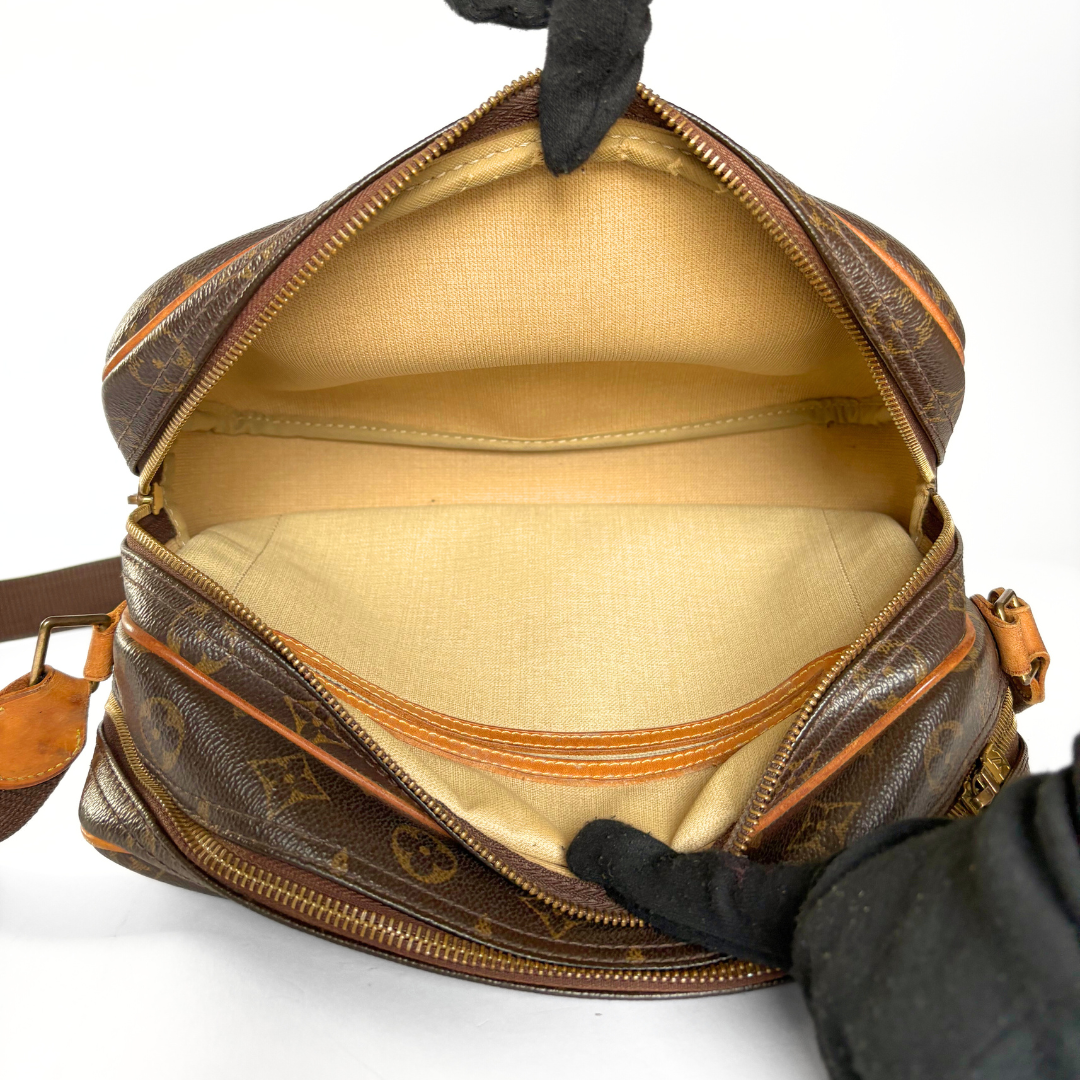 Louis Vuitton Louis Vuitton Reporter PM Monogram Canvas - Crossbody bags - Etoile Luxury Vintage