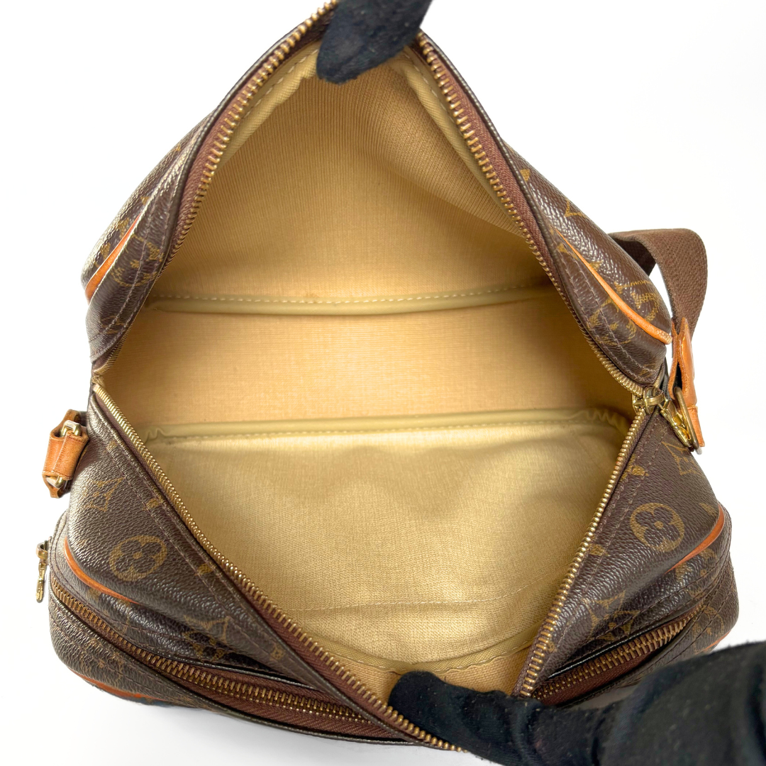 Louis Vuitton Louis Vuitton Reporter PM Monogram Canvas - Crossbody bags - Etoile Luxury Vintage