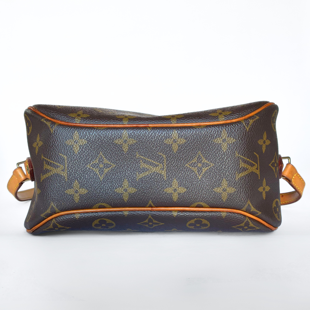 Louis Vuitton Louis Vuitton Blois Toile Monogram Canvas - Crossbody bags - Etoile Luxury Vintage
