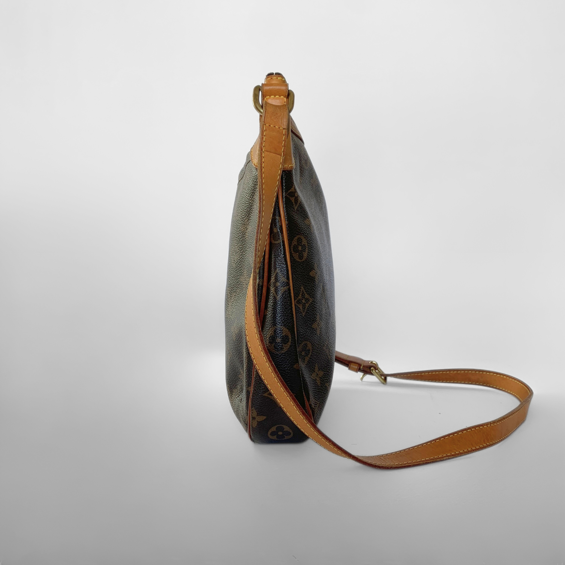 Louis Vuitton Louis Vuitton Odeon MM Monogram Canvas - Handbags - Etoile Luxury Vintage