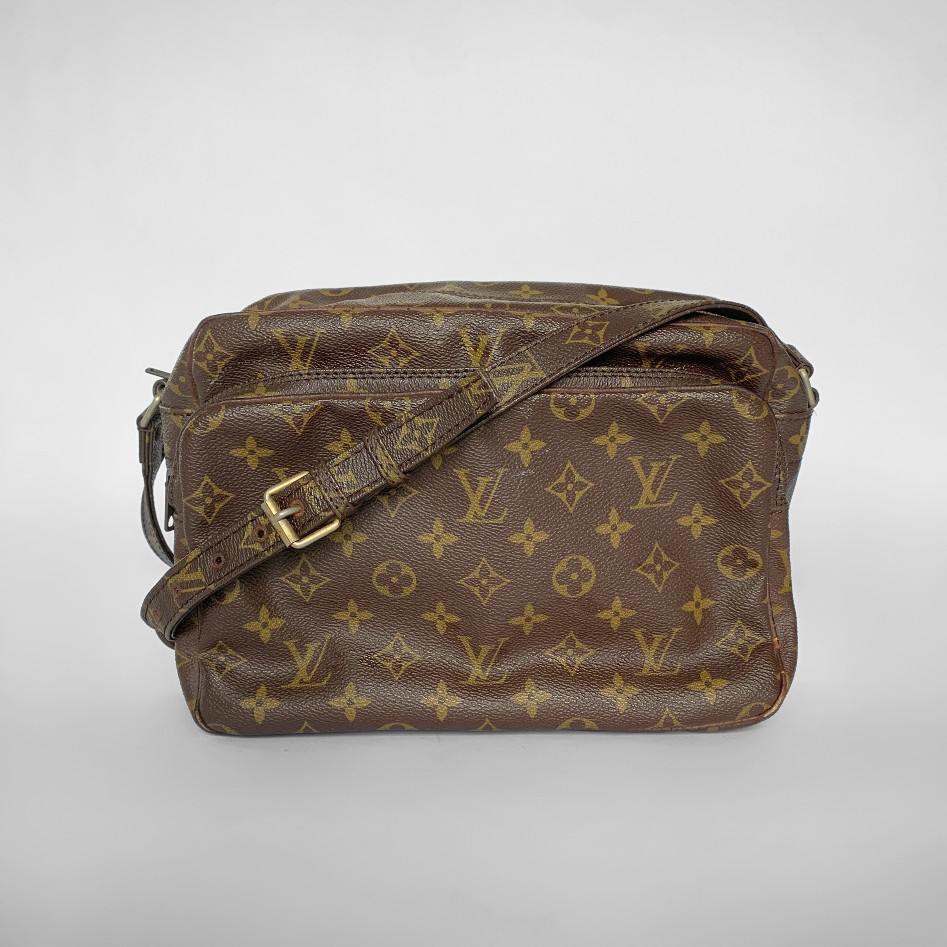 Louis Vuitton Louis Vuitton Old Nile Monogram Canvas - Crossbody bags - Etoile Luxury Vintage