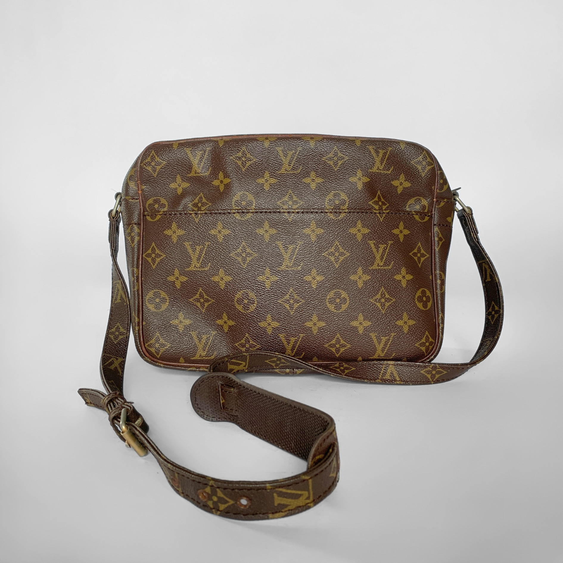 Louis Vuitton Louis Vuitton Old Nile Monogram Canvas - Crossbody bags - Etoile Luxury Vintage
