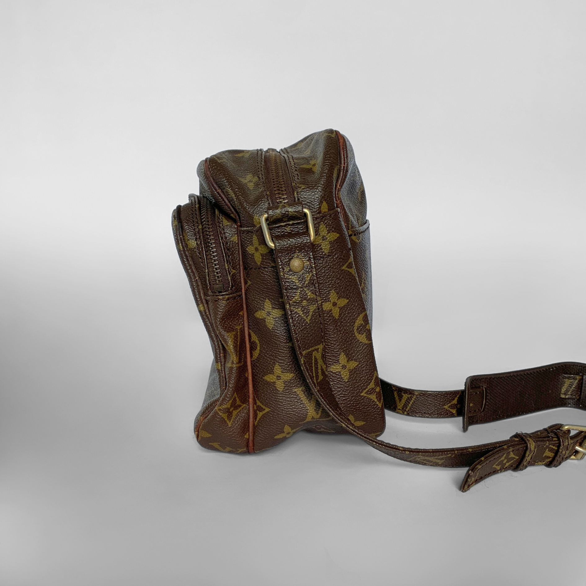 Louis Vuitton Louis Vuitton Old Nile Monogram Canvas - Crossbody bags - Etoile Luxury Vintage