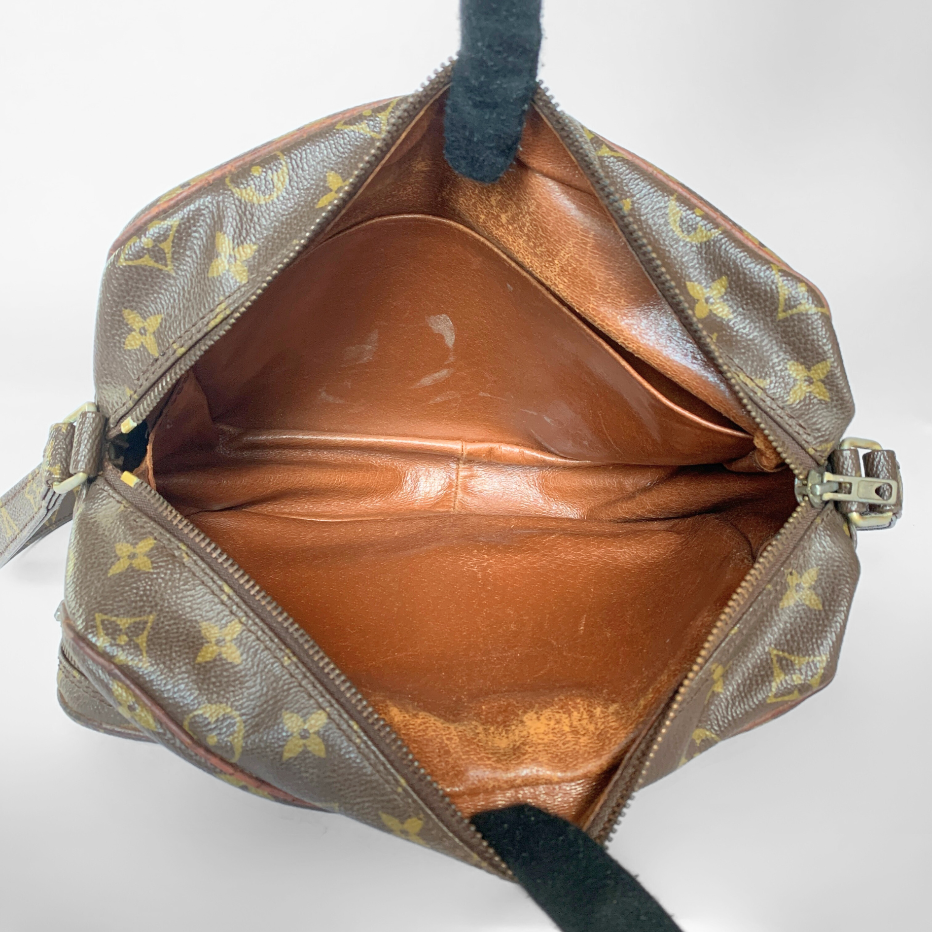 Louis Vuitton Louis Vuitton Old Nile Monogram Canvas - Crossbody bags - Etoile Luxury Vintage