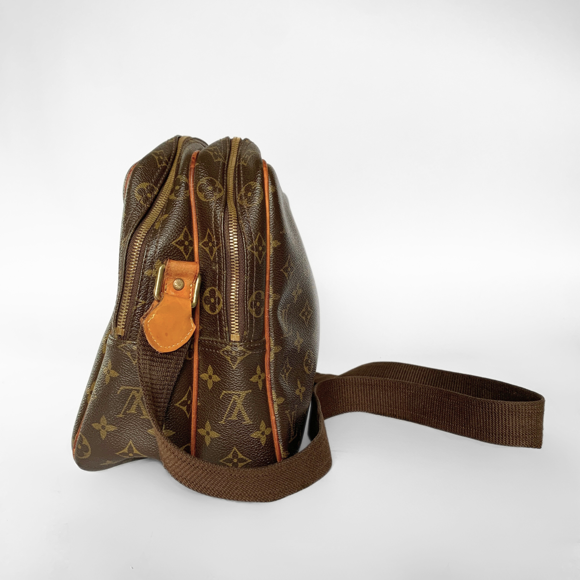 Louis Vuitton Louis Vuitton Reporter GM Monogram Canvas - Crossbody bags - Etoile Luxury Vintage