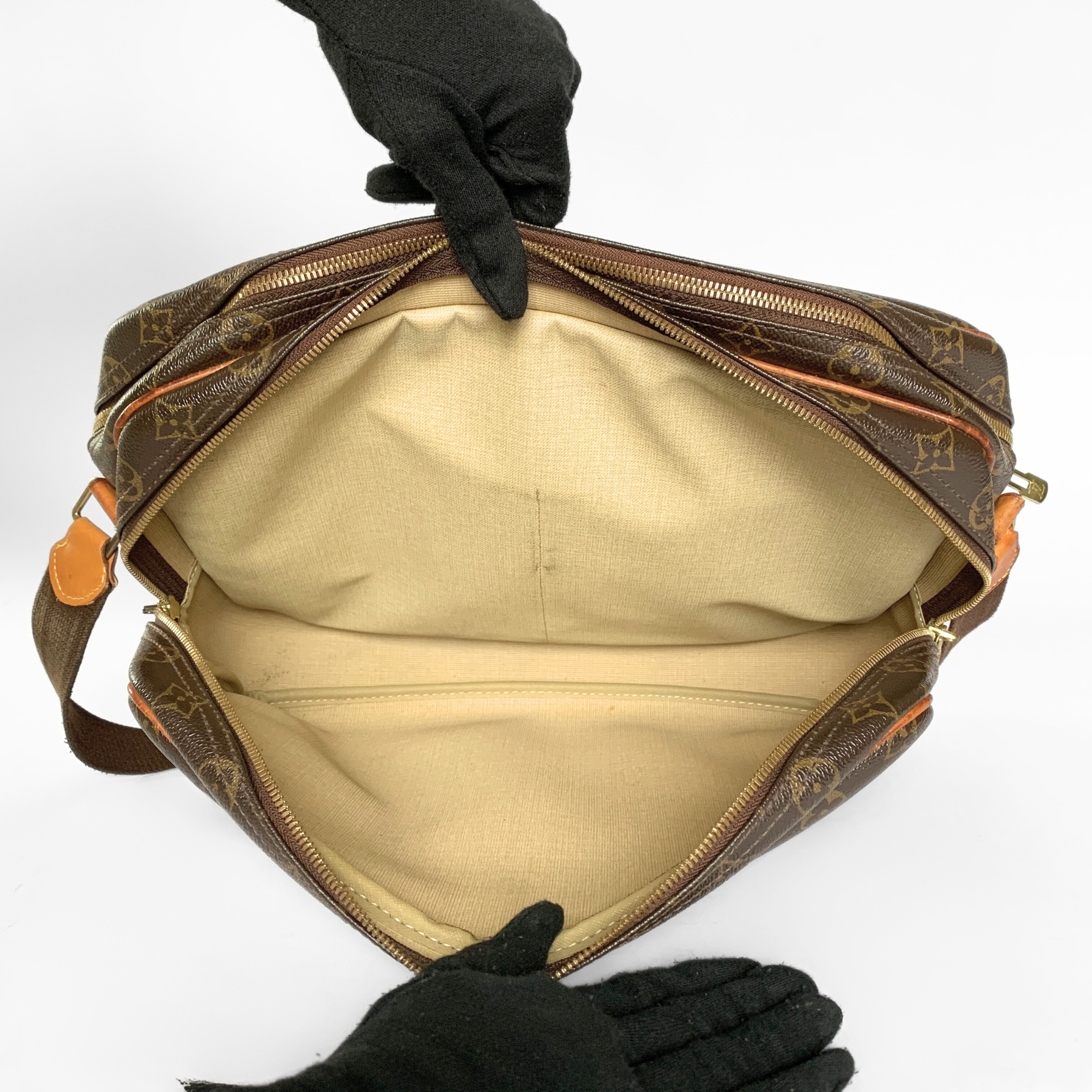 Louis Vuitton Louis Vuitton Reporter GM Monogram Canvas - Crossbody bags - Etoile Luxury Vintage