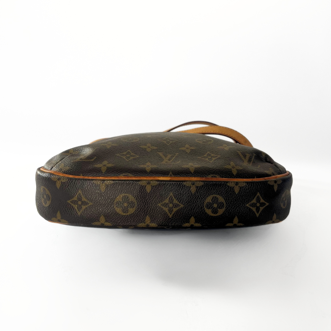 Louis Vuitton Louis Vuitton Odeon PM Monogram Canvas - Crossbody bags - Etoile Luxury Vintage