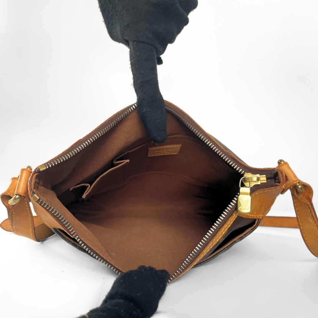 Louis Vuitton Louis Vuitton Odeon PM Monogram Canvas - Crossbody bags - Etoile Luxury Vintage