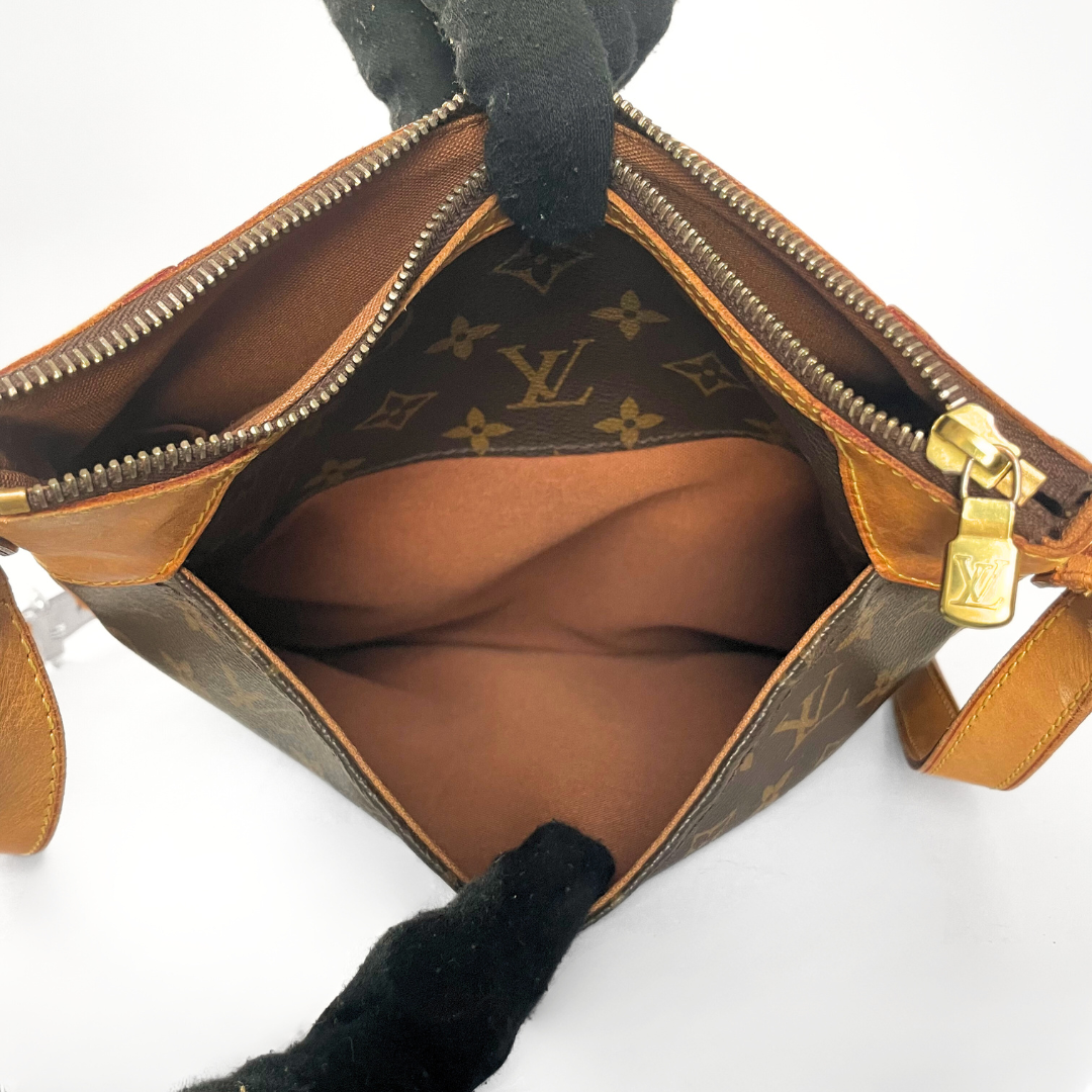 Louis Vuitton Louis Vuitton Odeon PM Monogram Canvas - Crossbody bags - Etoile Luxury Vintage