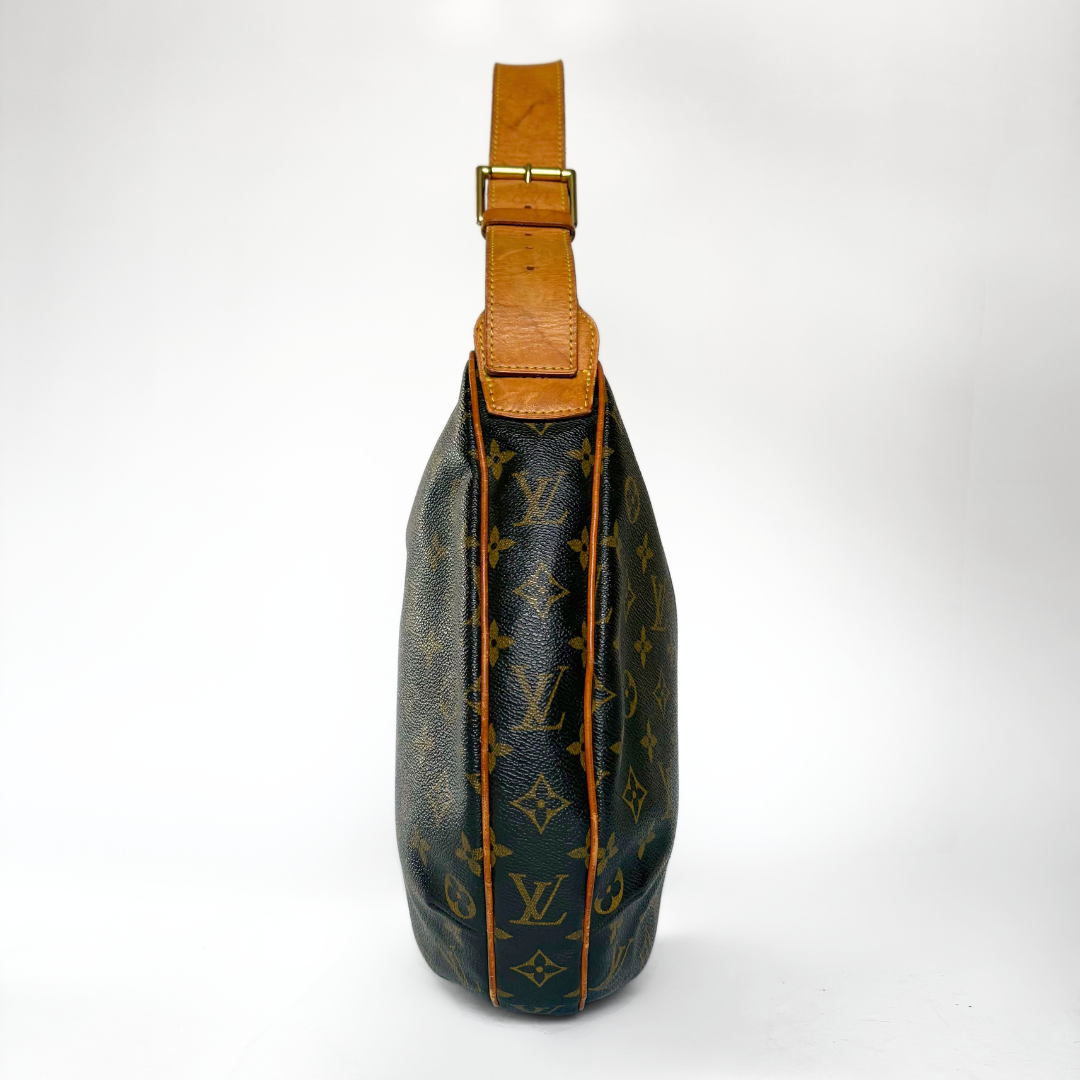 Louis Vuitton Louis Vuitton Croissant GM Monogram Canvas - Shoulder bags - Etoile Luxury Vintage