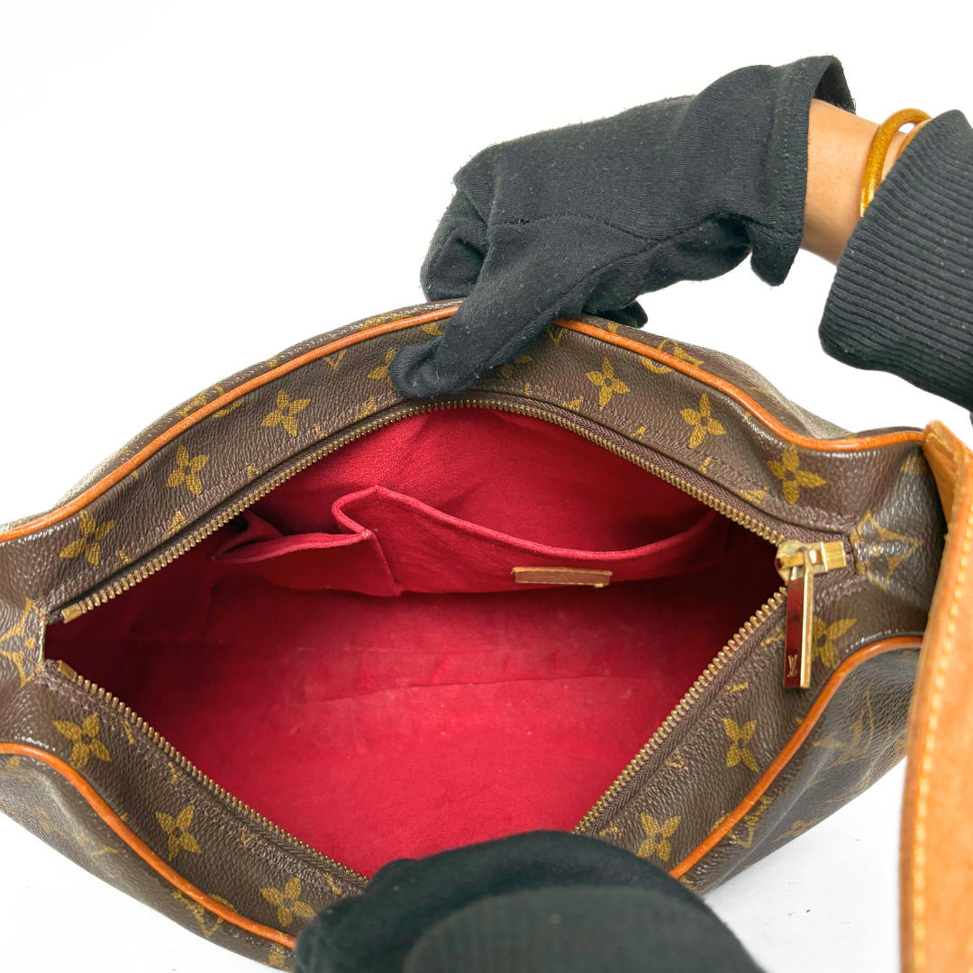 Louis Vuitton Louis Vuitton Croissant GM Monogram Canvas - Shoulder bags - Etoile Luxury Vintage