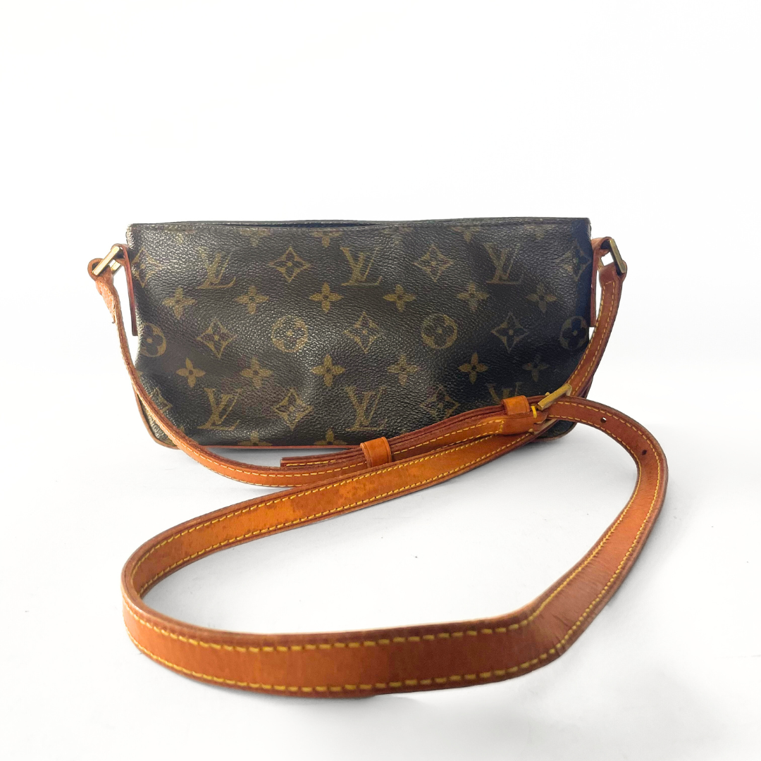 Louis Vuitton Louis Vuitton Trotteur Monogram Canvas - Crossbody bags - Etoile Luxury Vintage