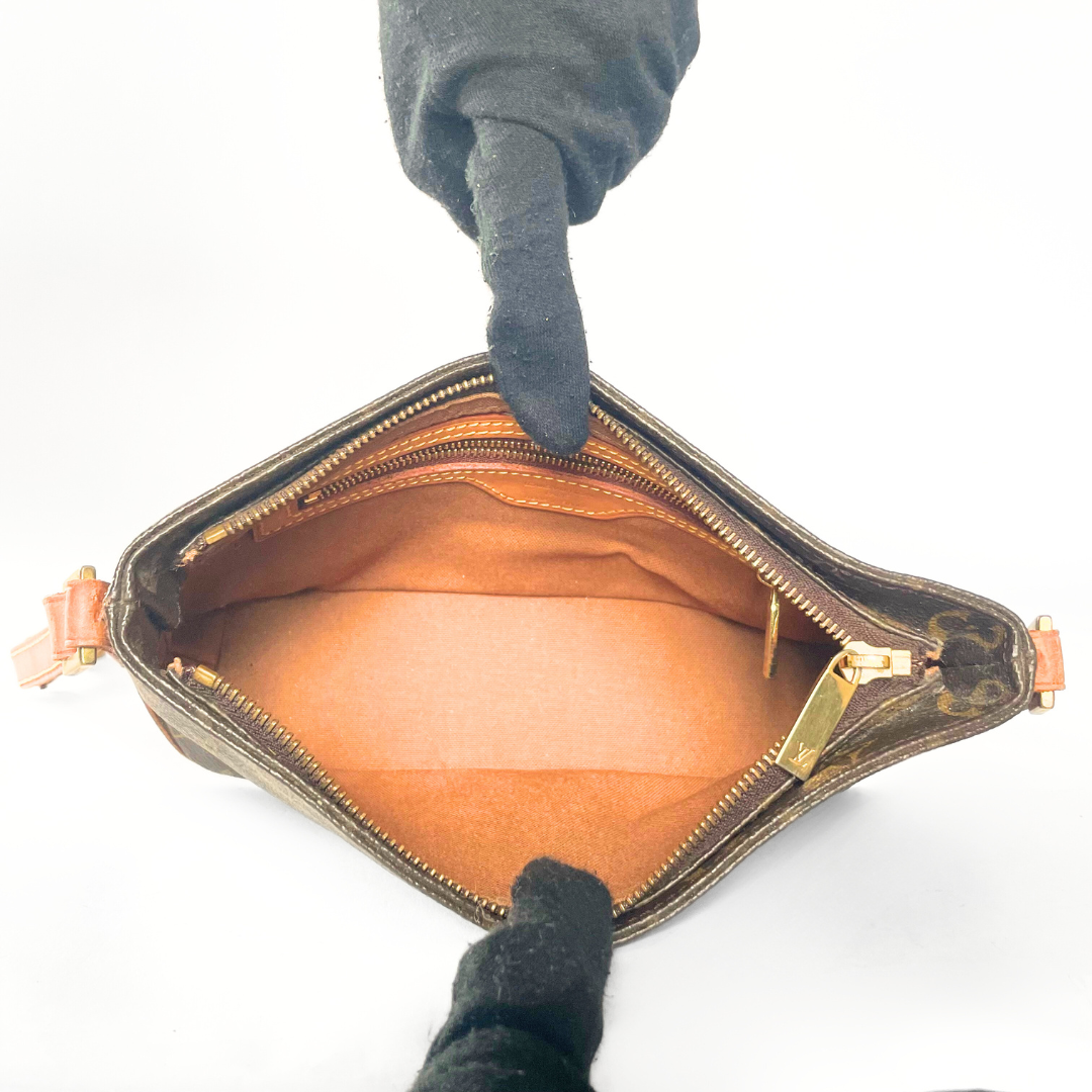 Louis Vuitton Louis Vuitton Trotteur Monogram Canvas - Crossbody bags - Etoile Luxury Vintage