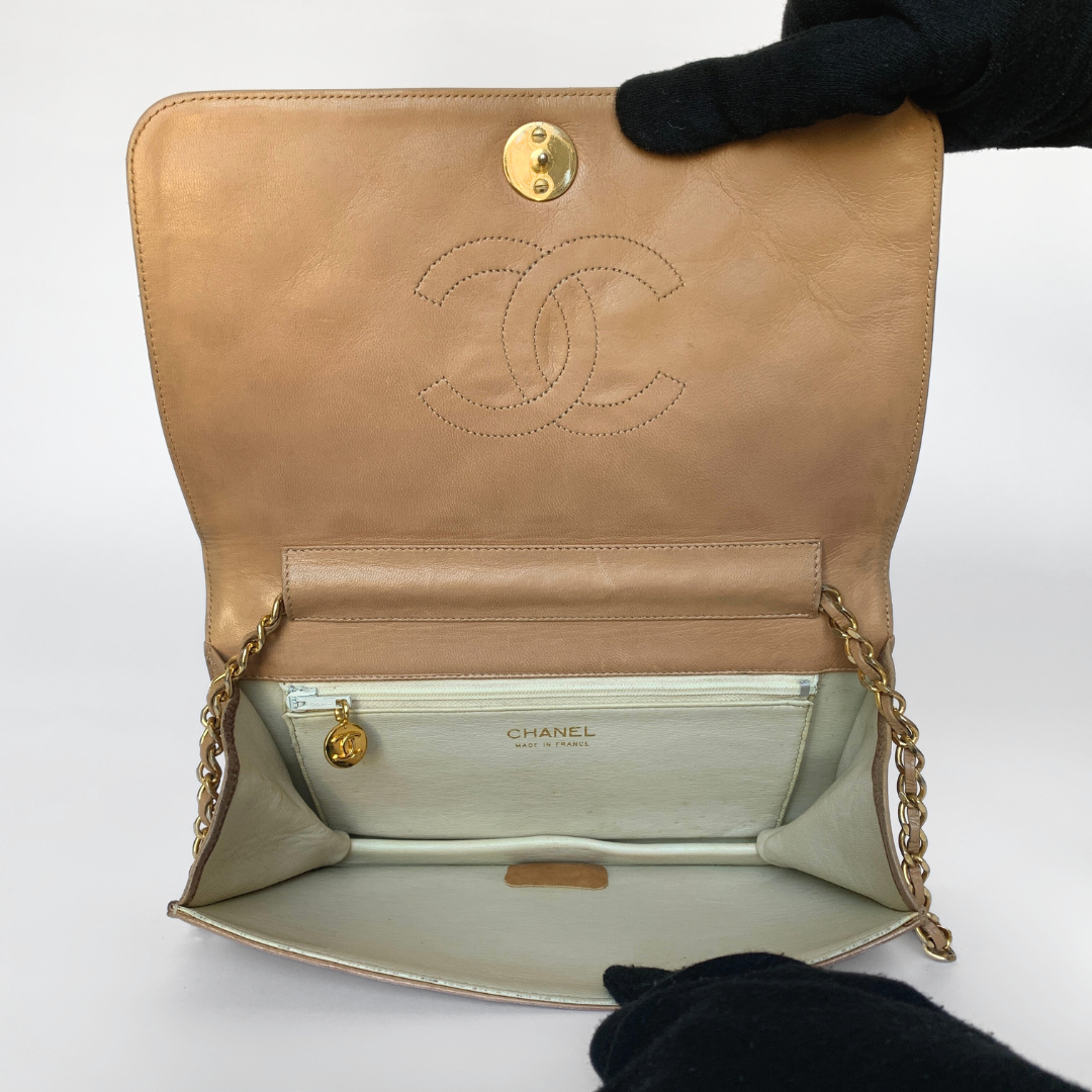 Chanel Chanel Single Flap Bag Lambskin Leather - Shoulder bags - Etoile Luxury Vintage