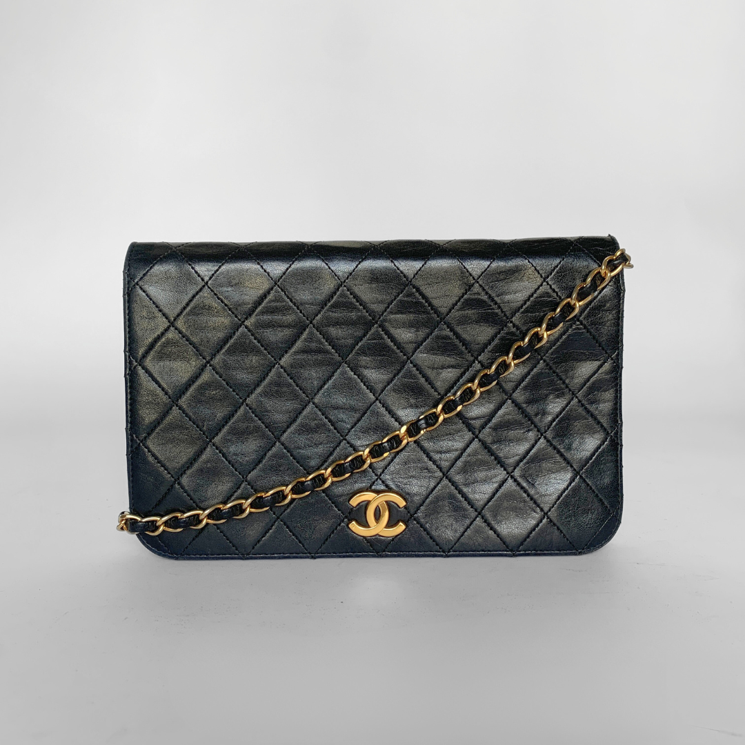 Chanel Chanel Single Flap Bag Lambskin Leather - Shoulder bags - Etoile Luxury Vintage