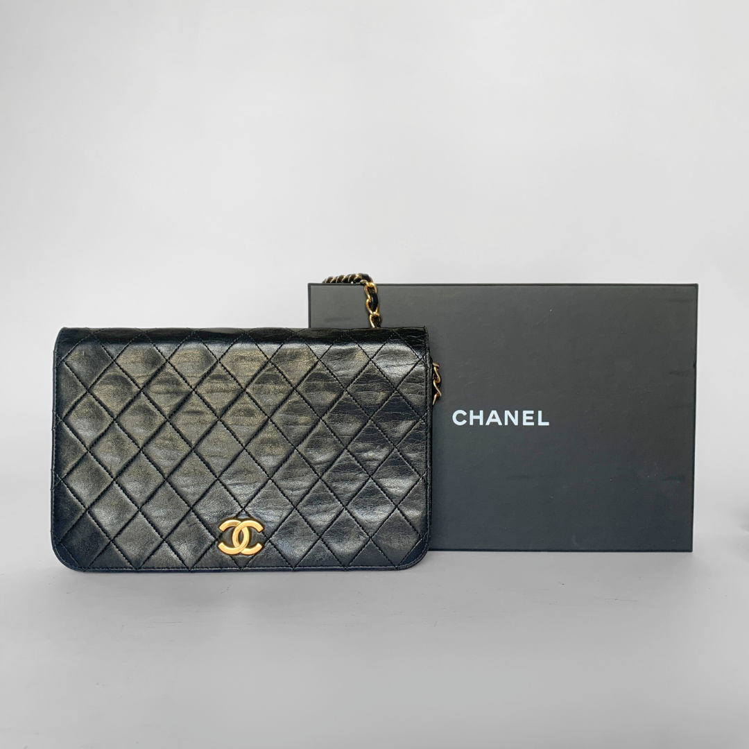 Chanel Chanel Single Flap Bag Lambskin Leather - Shoulder bags - Etoile Luxury Vintage