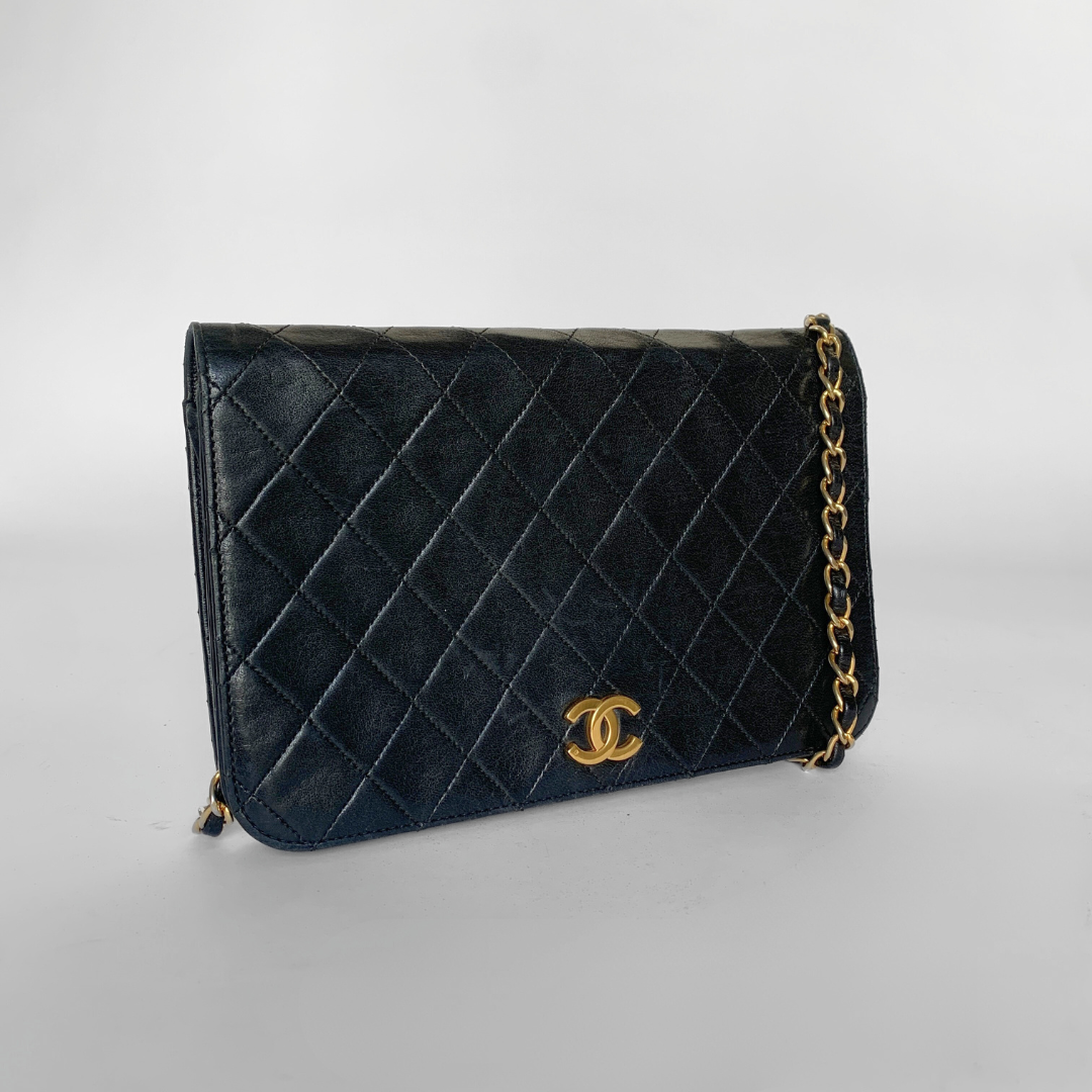 Chanel Chanel Single Flap Bag Lambskin Leather - Shoulder bags - Etoile Luxury Vintage
