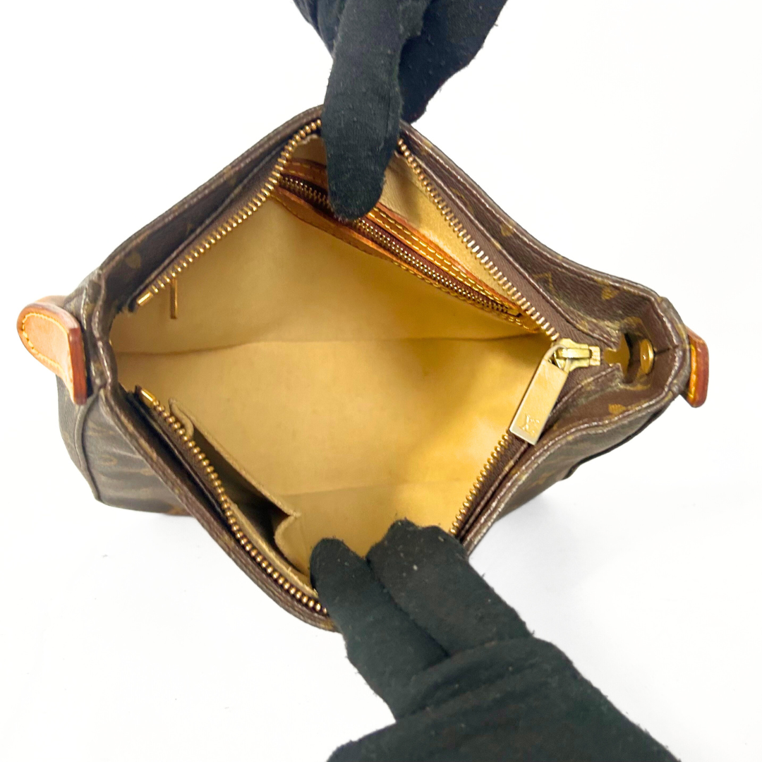 Louis Vuitton Louis Vuitton Looping MM Monogram Canvas - Shoulder bags - Etoile Luxury Vintage