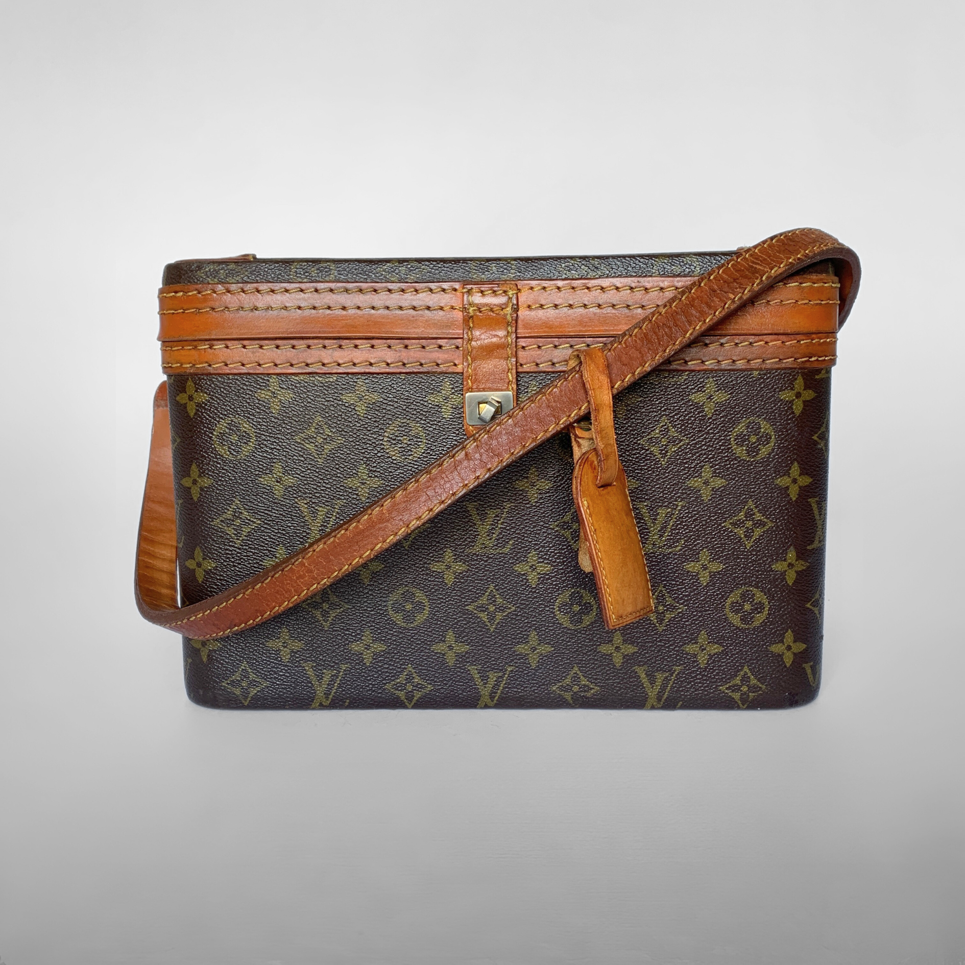 Louis Vuitton Louis Vuitton Vintage Vanity Case Monogram Canvas - Toiletry bags - Etoile Luxury Vintage