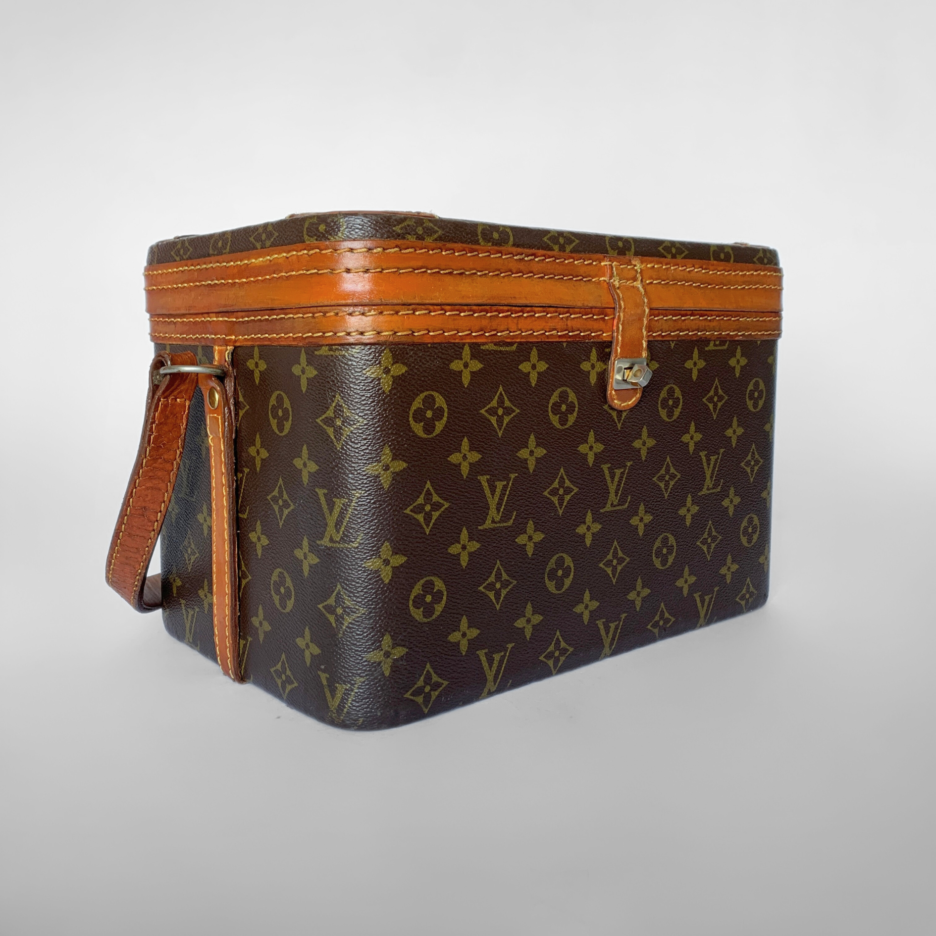 Louis Vuitton Louis Vuitton Vintage Vanity Case Monogram Canvas - Toiletry bags - Etoile Luxury Vintage
