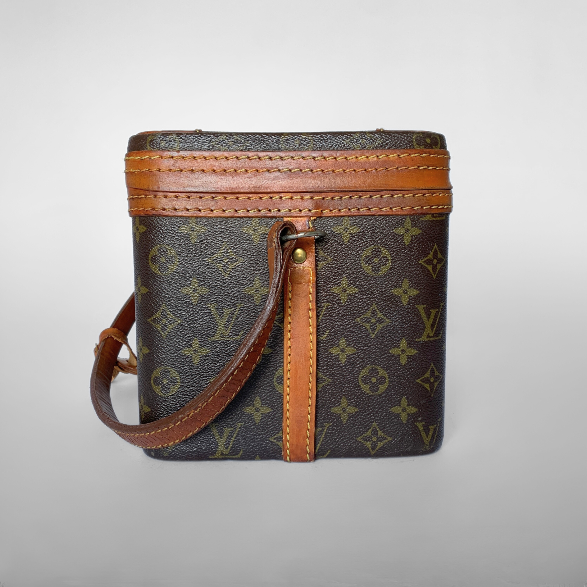 Louis Vuitton Louis Vuitton Vintage Vanity Case Monogram Canvas - Toiletry bags - Etoile Luxury Vintage