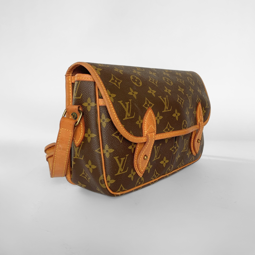 Louis Vuitton Louis Vuitton Gibeci&egrave;re Monogram Canvas - Shoulder bags - Etoile Luxury Vintage