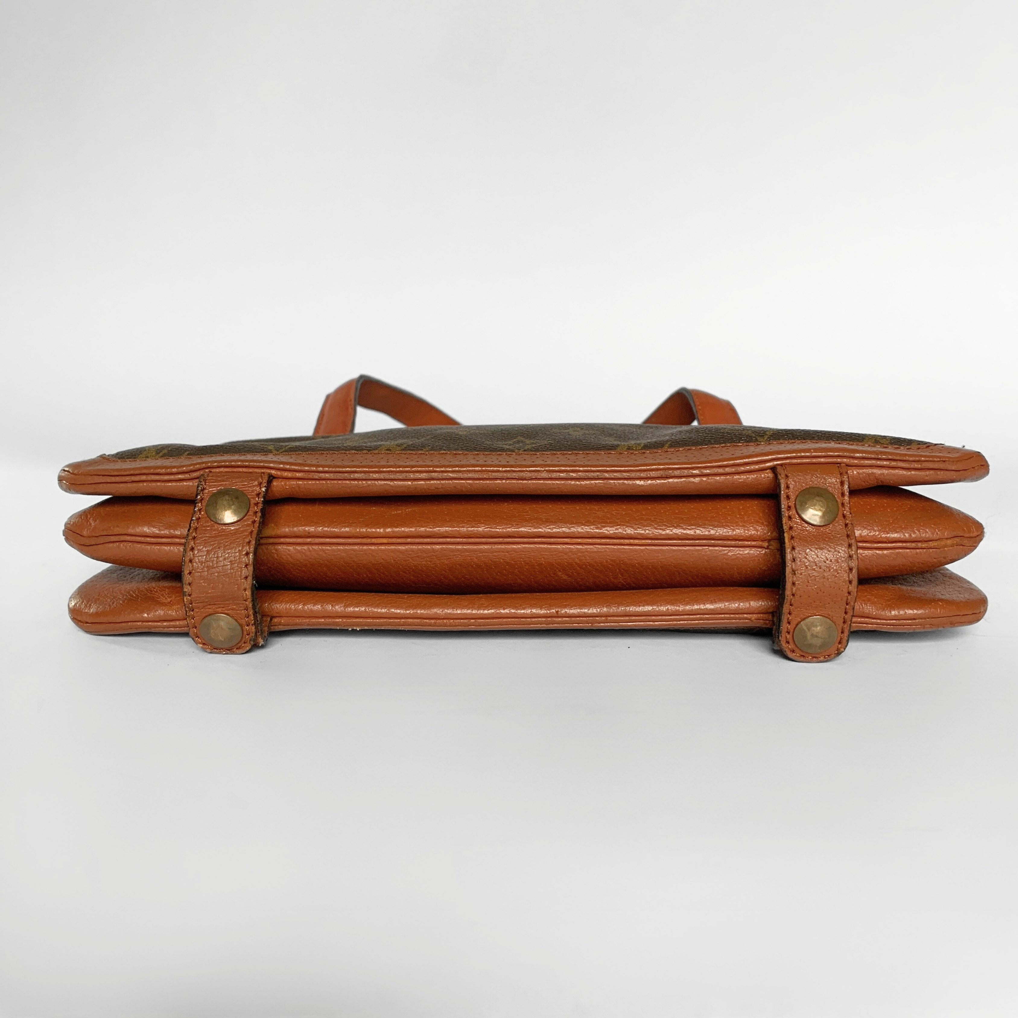 Louis Vuitton Louis Vuitton Sac Bavolet Monogram Canvas - Shoulder bags - Etoile Luxury Vintage