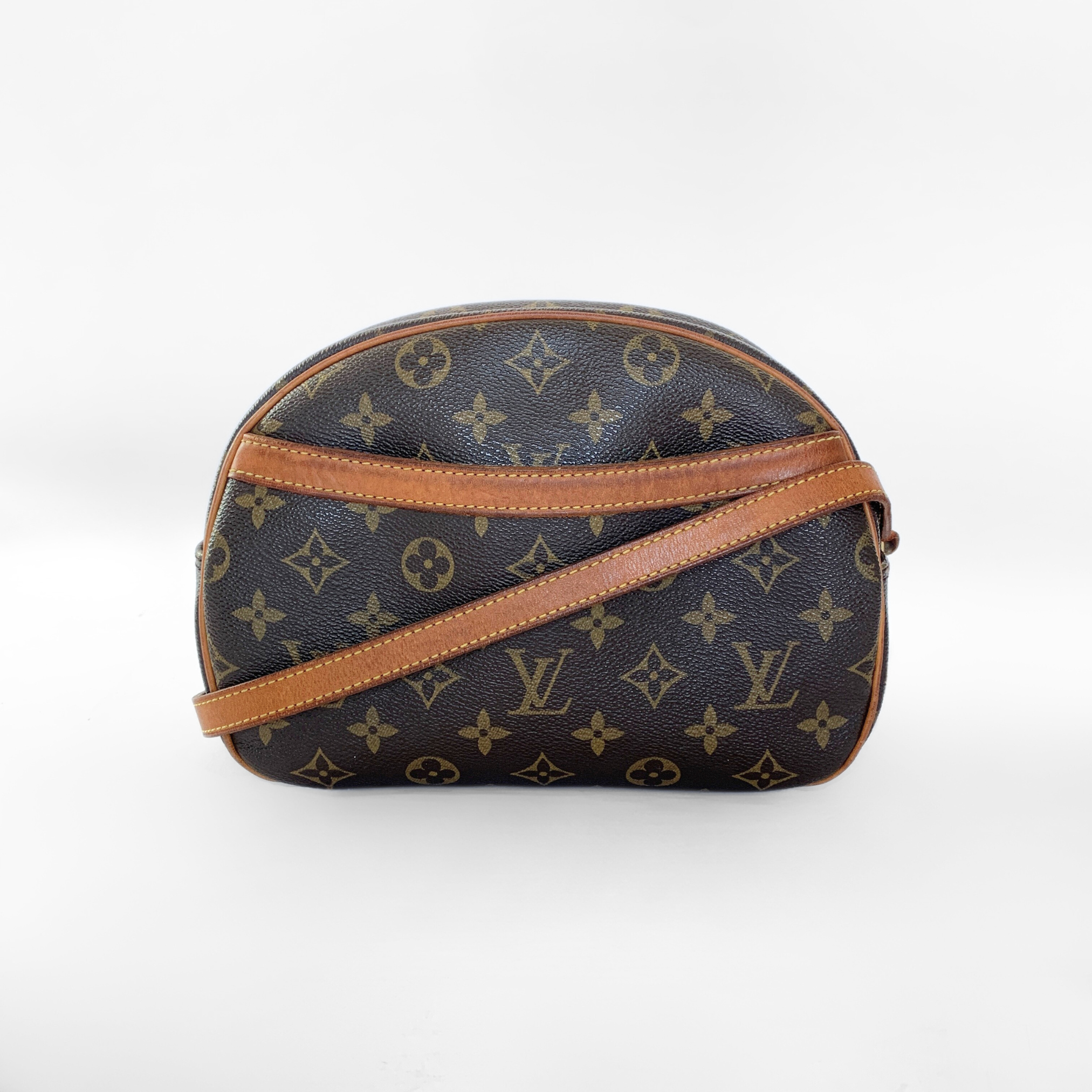 Louis Vuitton Louis Vuitton Blois Toile Monogram Canvas - Crossbody bags - Etoile Luxury Vintage