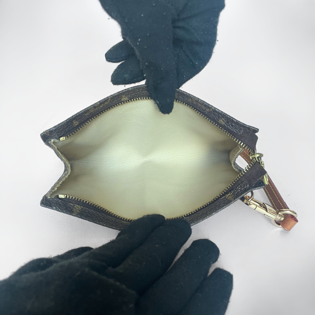 Louis Vuitton Louis Vuitton Pouch Monogram Canvas - Crossbody bags - Etoile Luxury Vintage