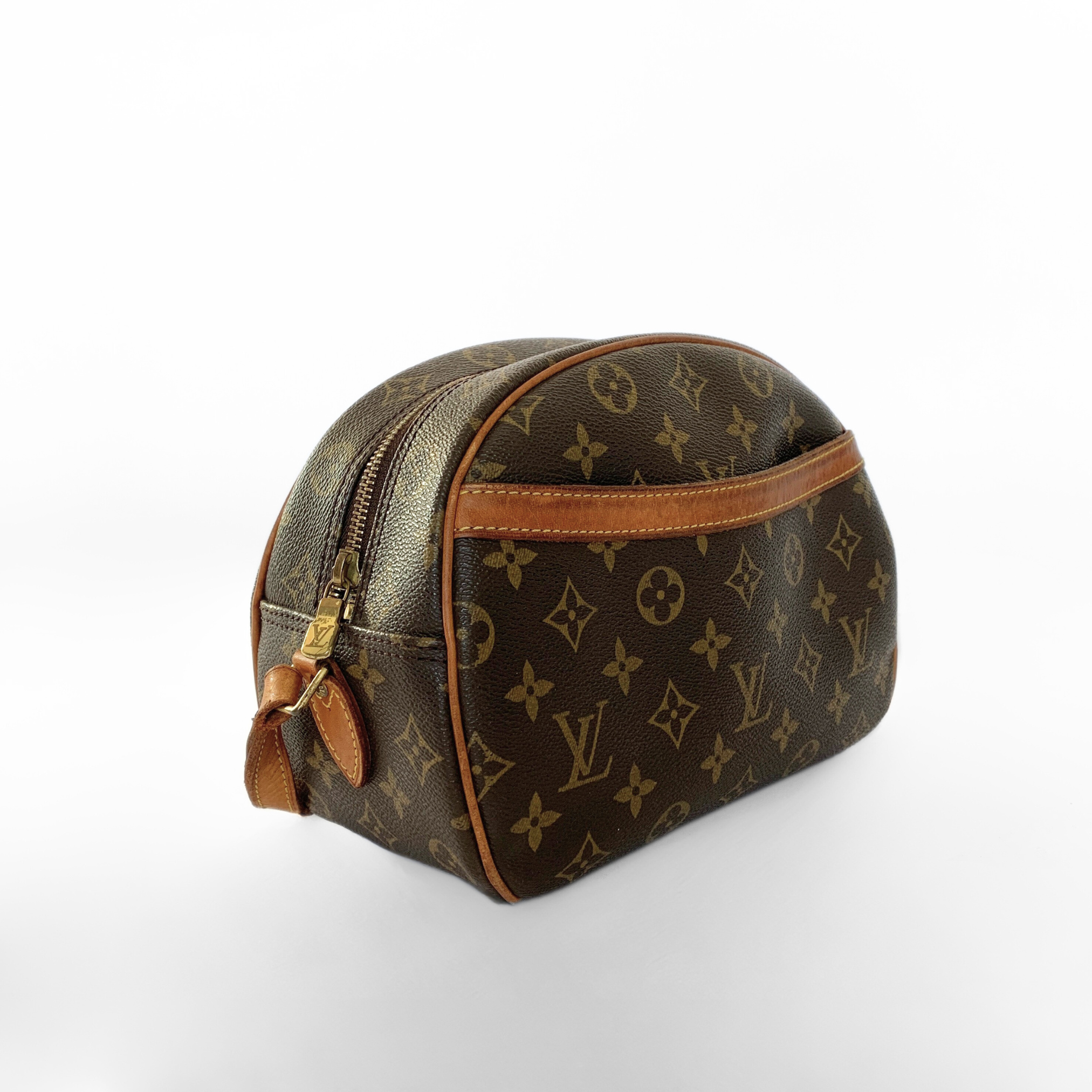 Louis Vuitton Louis Vuitton Blois Toile Monogram Canvas - Crossbody bags - Etoile Luxury Vintage