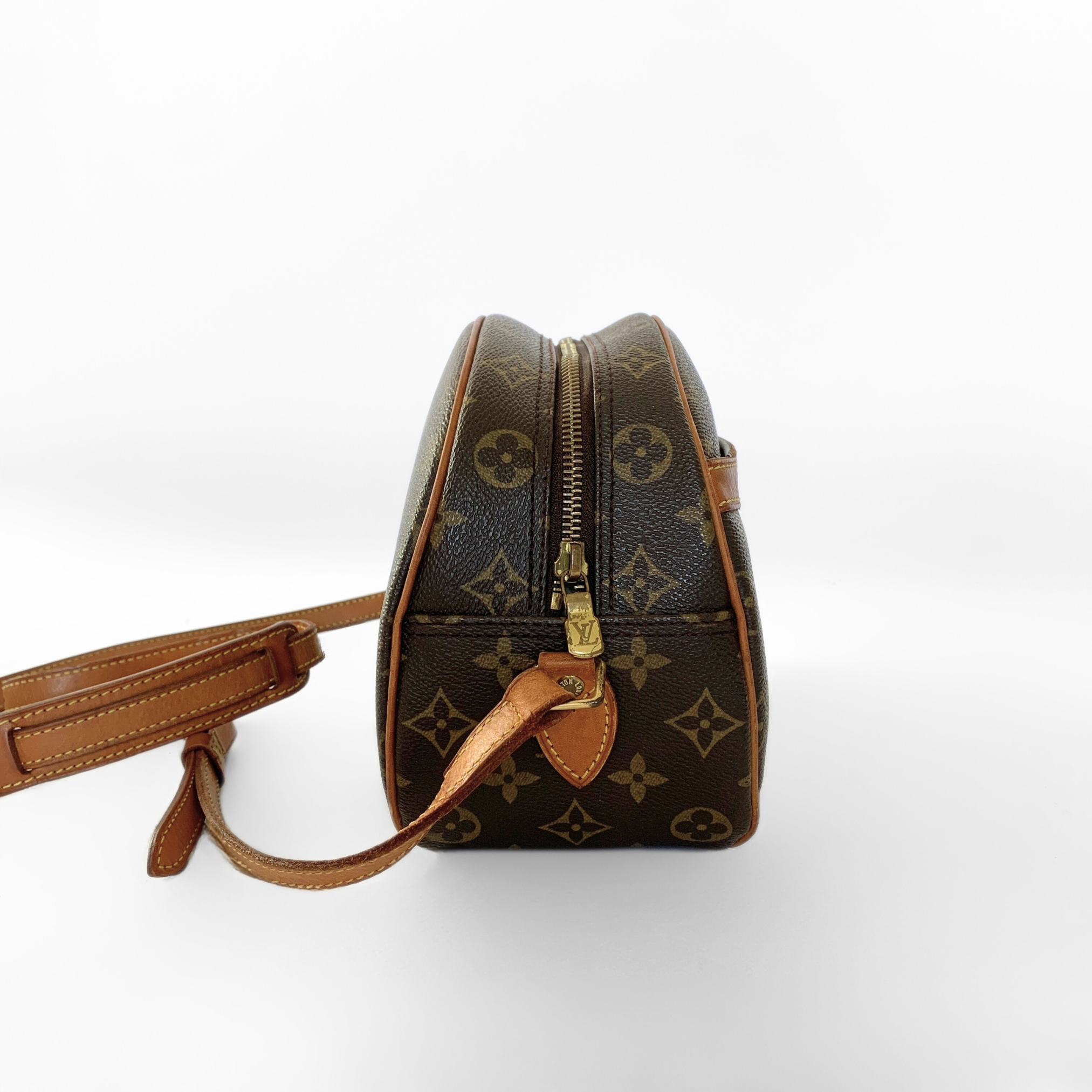 Louis Vuitton Louis Vuitton Blois Toile Monogram Canvas - Crossbody bags - Etoile Luxury Vintage