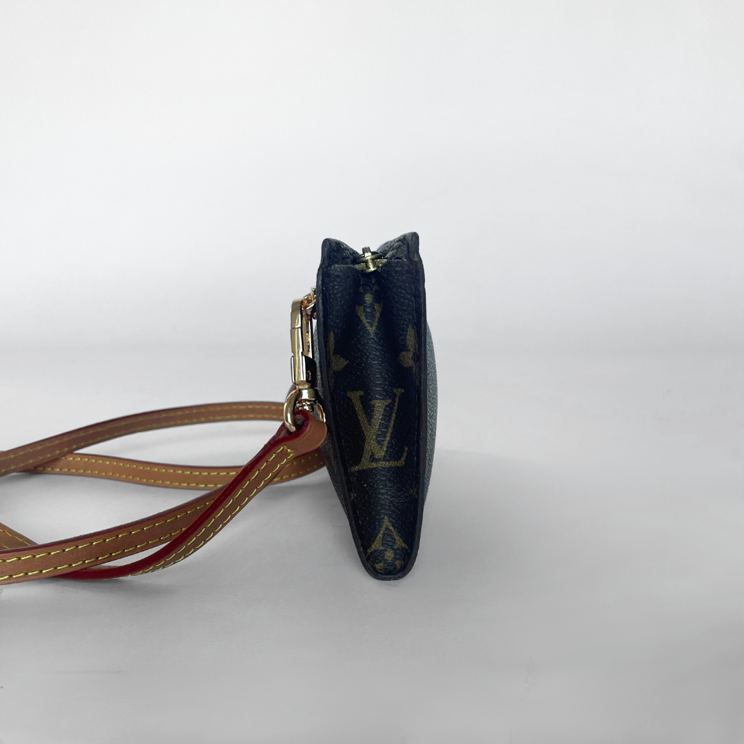 Louis Vuitton Louis Vuitton Pouch Monogram Canvas - Crossbody bags - Etoile Luxury Vintage