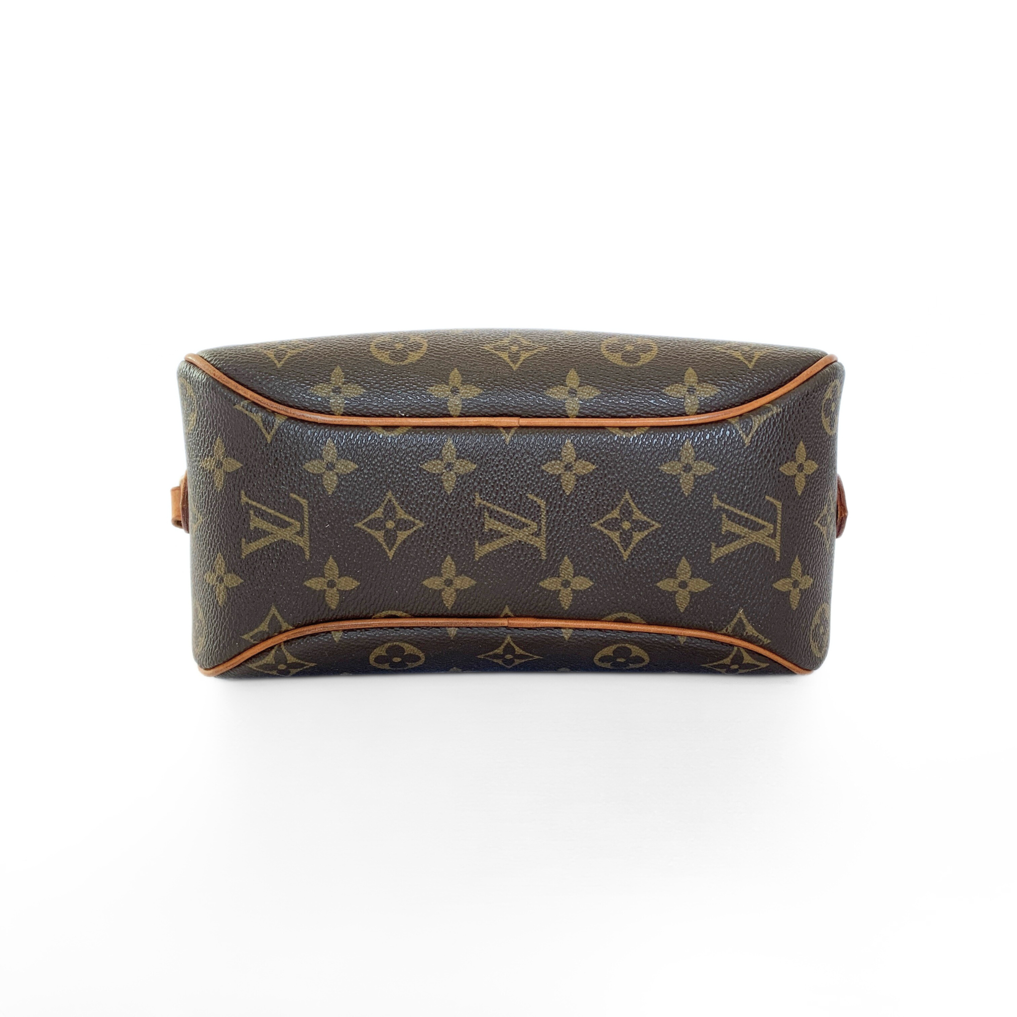 Louis Vuitton Louis Vuitton Blois Toile Monogram Canvas - Crossbody bags - Etoile Luxury Vintage