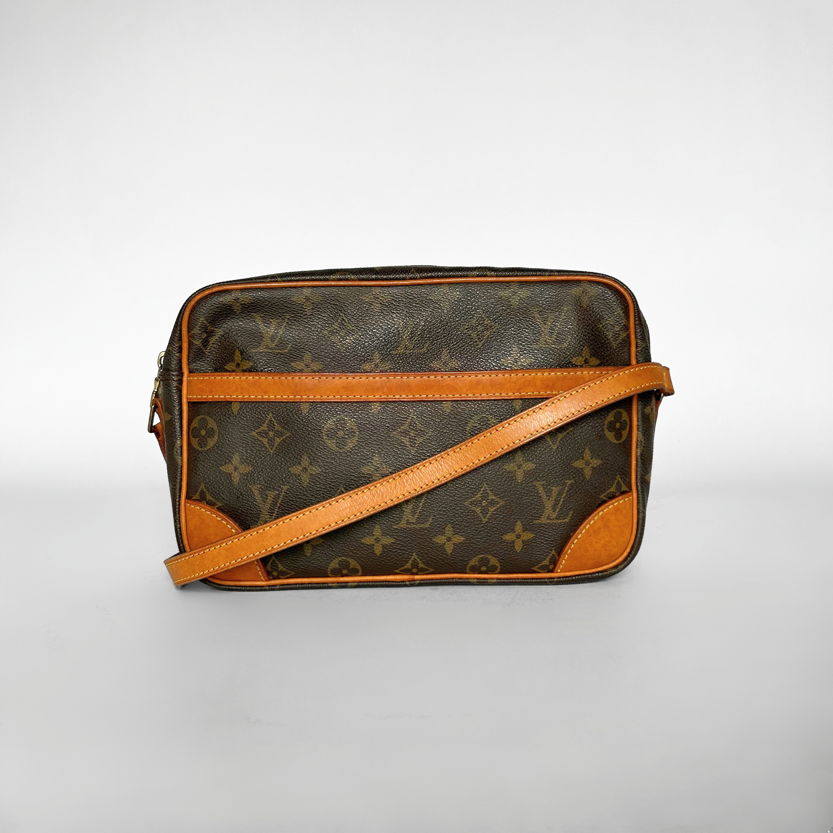 Louis Vuitton Louis Vuitton Trocadero Monogram Canvas - Crossbody bags - Etoile Luxury Vintage