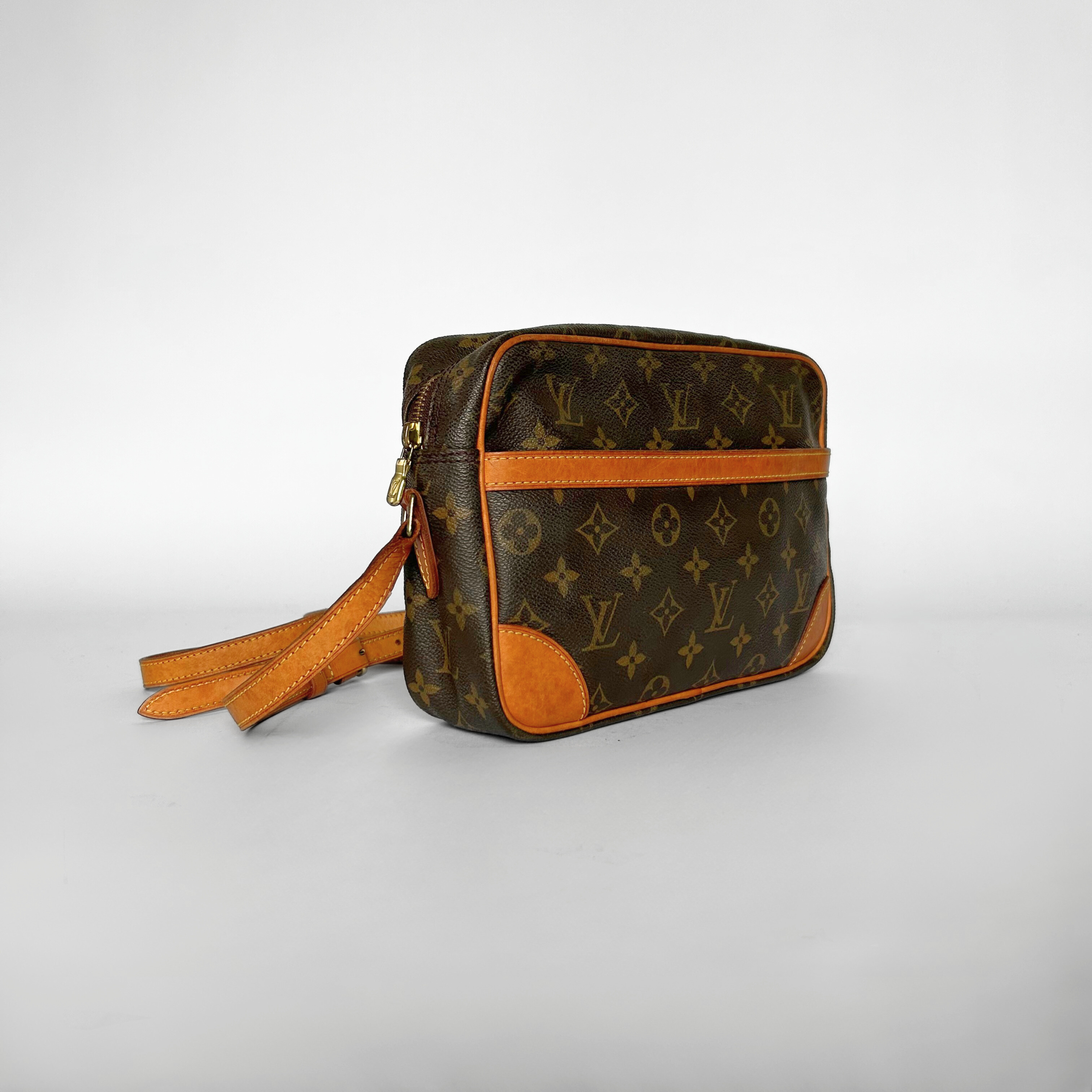 Louis Vuitton Louis Vuitton Trocadero Monogram Canvas - Crossbody bags - Etoile Luxury Vintage