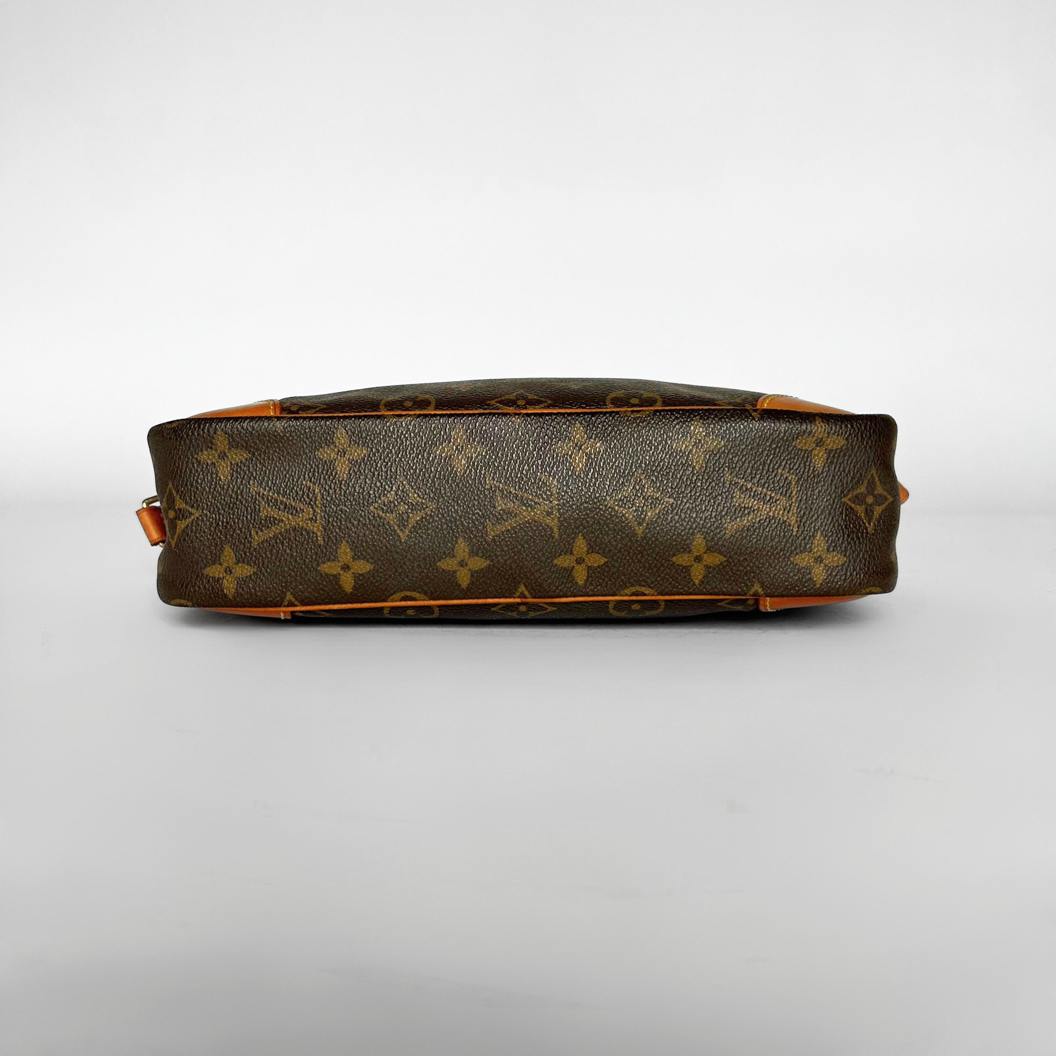 Louis Vuitton Louis Vuitton Trocadero Monogram Canvas - Crossbody bags - Etoile Luxury Vintage