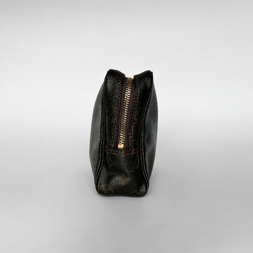 Louis Vuitton Louis Vuitton Toiletry Bag Monogram Canvas - Toiletry bags - Etoile Luxury Vintage