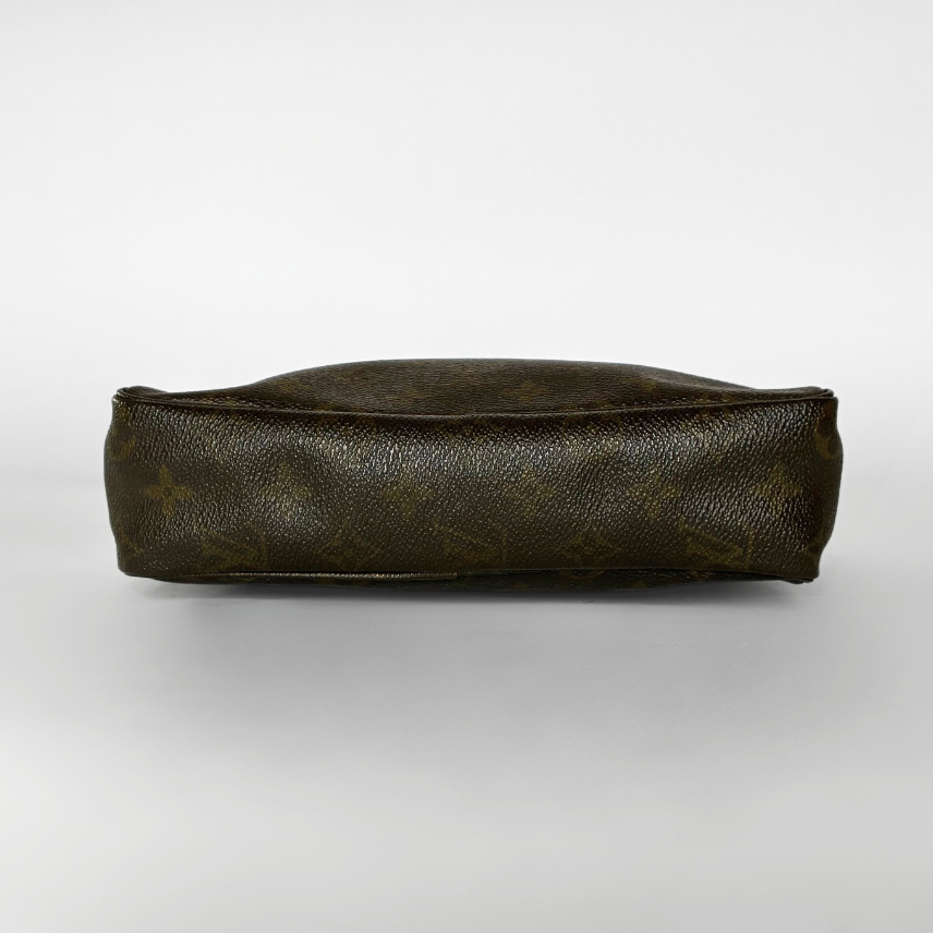 Louis Vuitton Louis Vuitton Toiletry Bag Monogram Canvas - Toiletry bags - Etoile Luxury Vintage