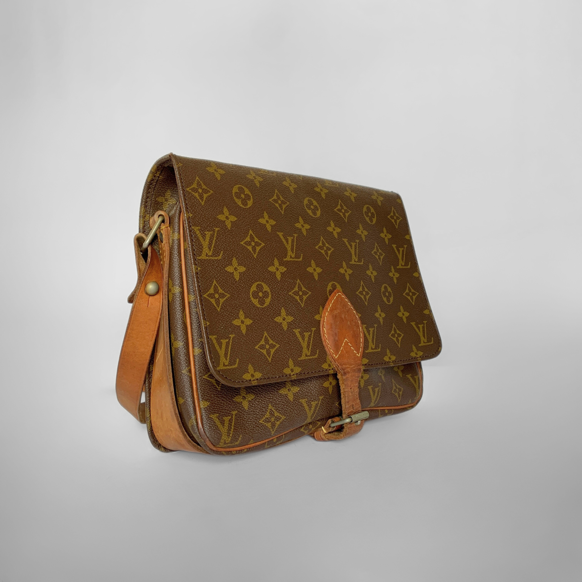 Louis Vuitton Louis Vuitton Cartouchi&egrave;re GM Monogram Canvas - Crossbody bags - Etoile Luxury Vintage