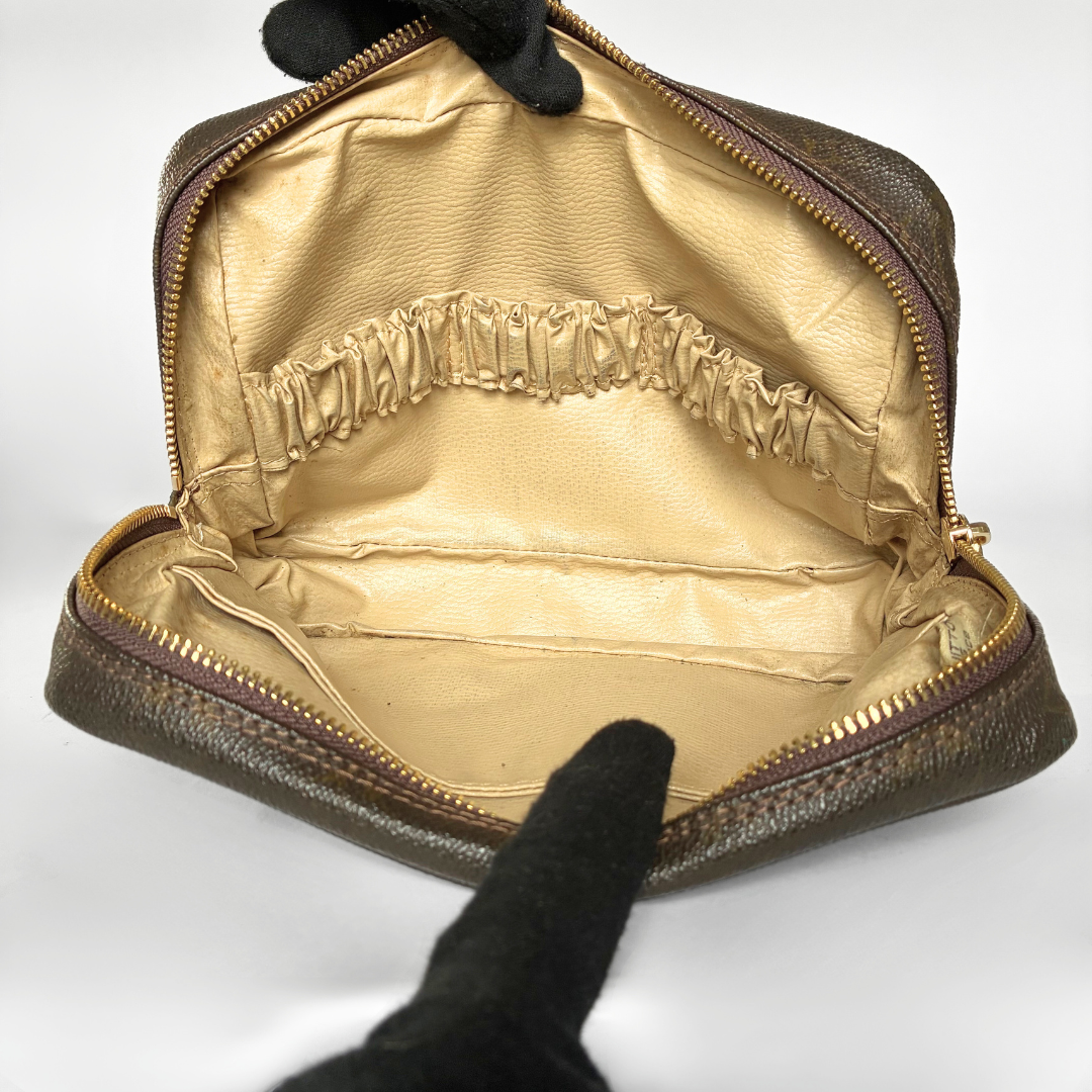 Louis Vuitton Louis Vuitton Toiletry Bag Monogram Canvas - Toiletry bags - Etoile Luxury Vintage