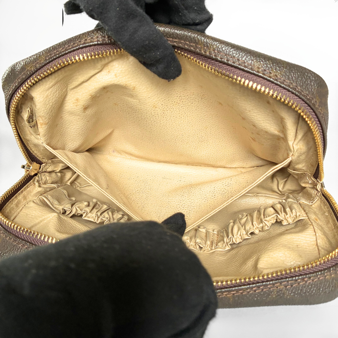 Louis Vuitton Louis Vuitton Toiletry Bag Monogram Canvas - Toiletry bags - Etoile Luxury Vintage