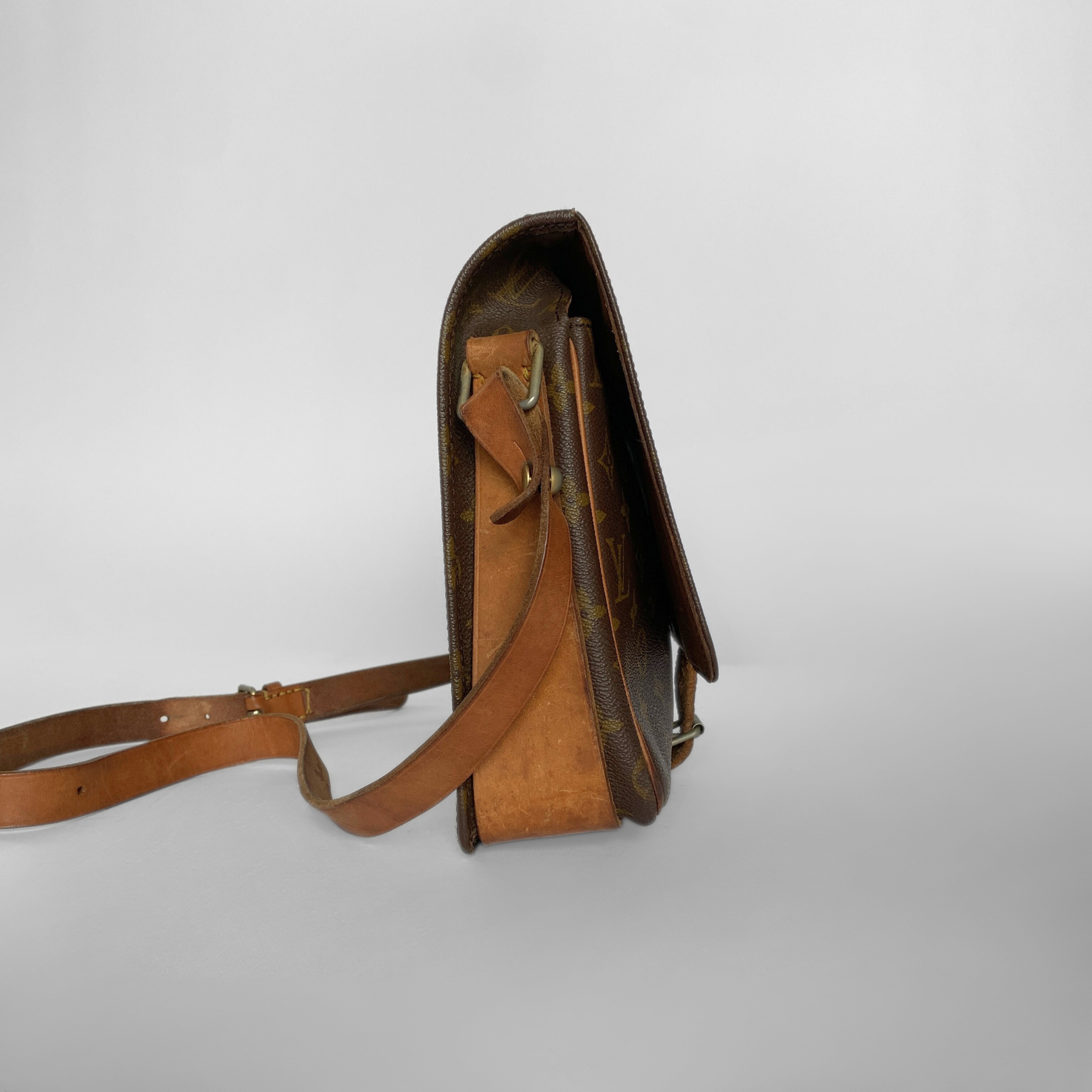 Louis Vuitton Louis Vuitton Cartouchi&egrave;re GM Monogram Canvas - Crossbody bags - Etoile Luxury Vintage