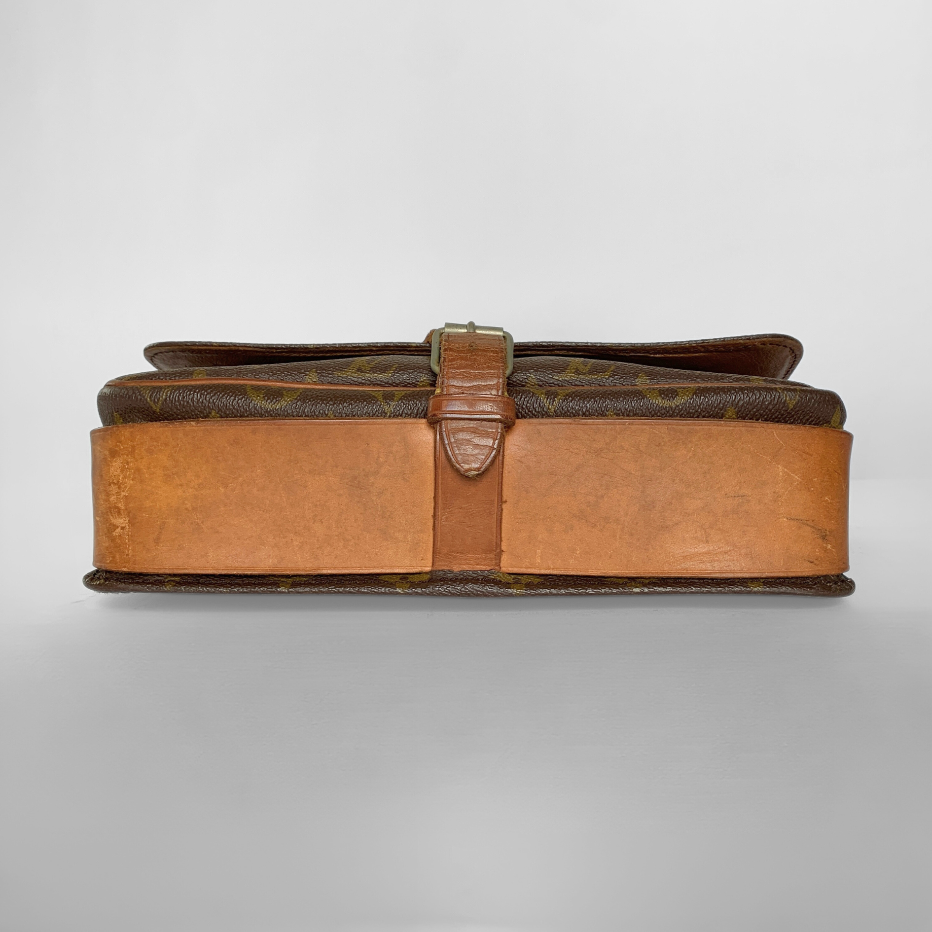 Louis Vuitton Louis Vuitton Cartouchi&egrave;re GM Monogram Canvas - Crossbody bags - Etoile Luxury Vintage